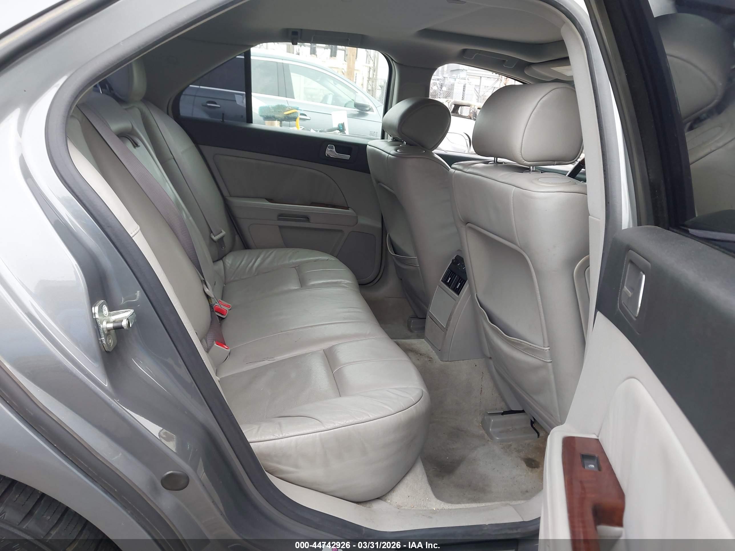 CADILLAC STS image 8