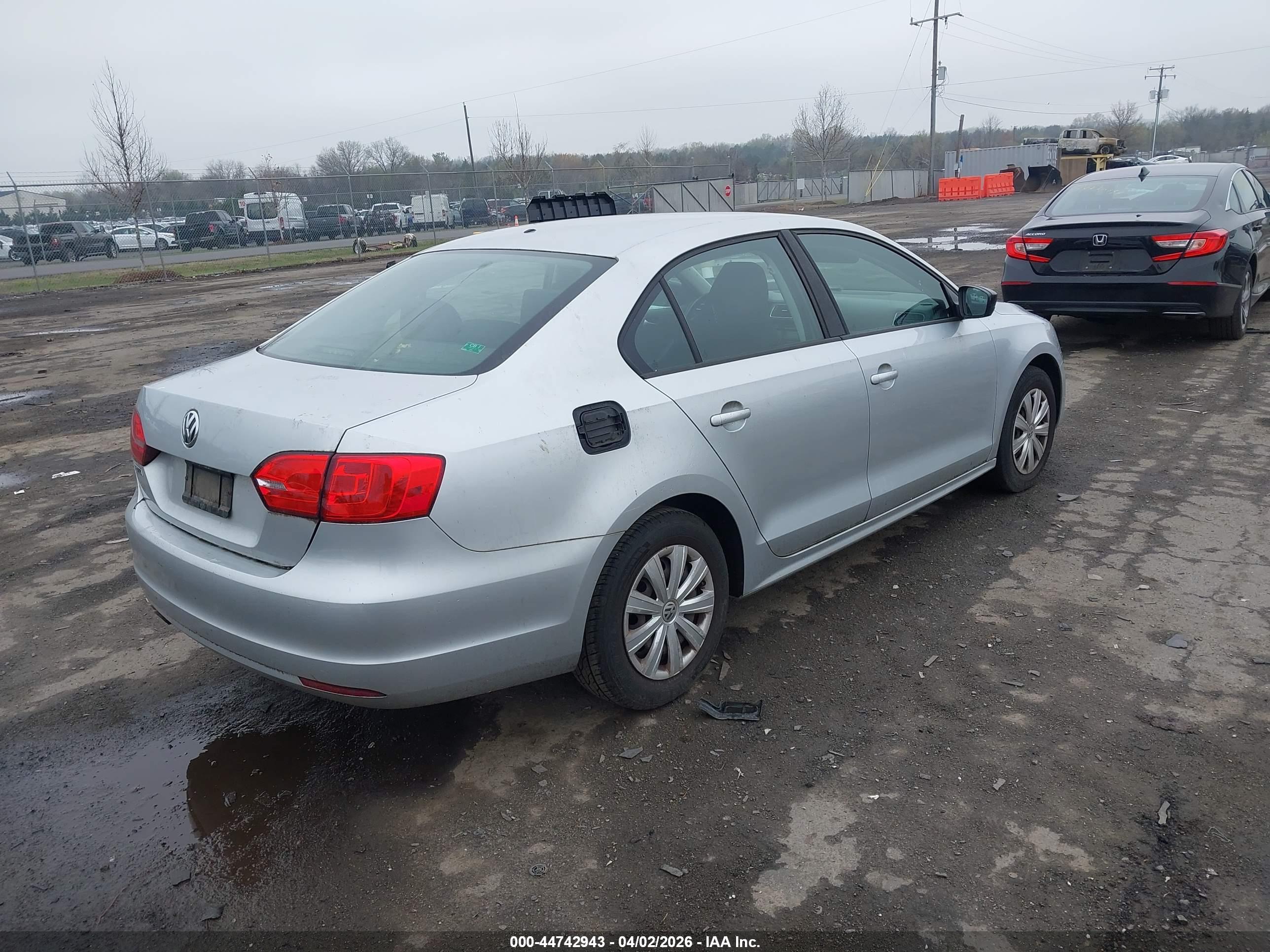 VOLKSWAGEN JETTA image 4