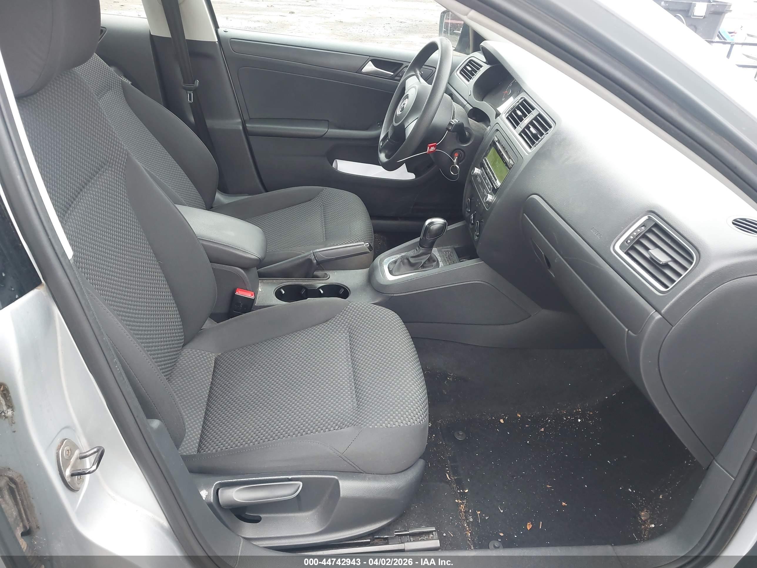 VOLKSWAGEN JETTA image 5