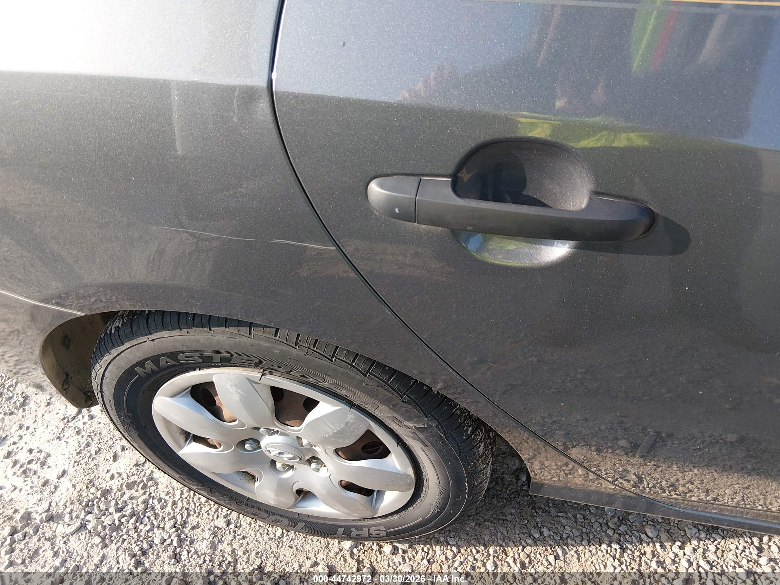 HYUNDAI ELANTRA image 6