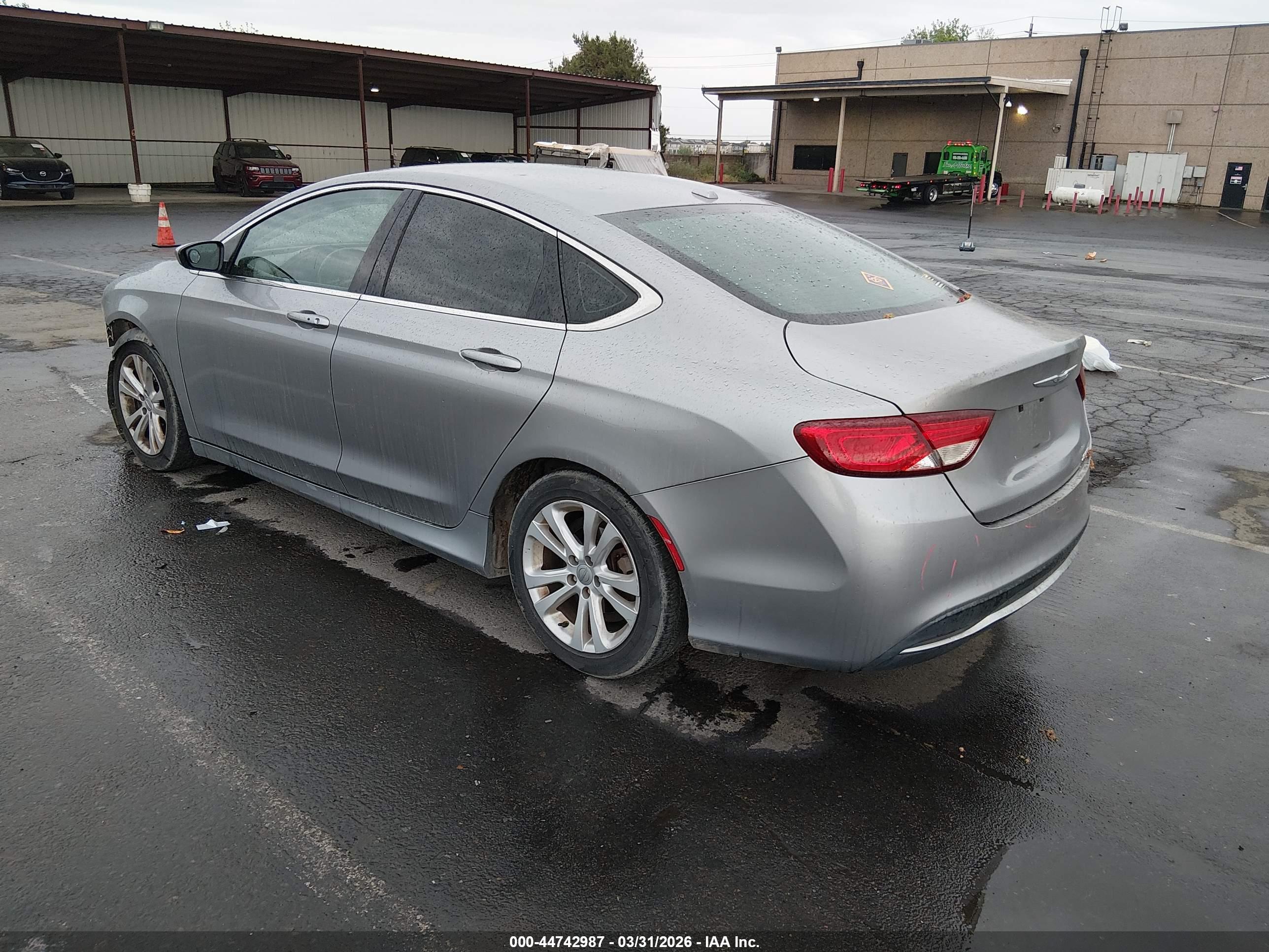 CHRYSLER 200 image 3