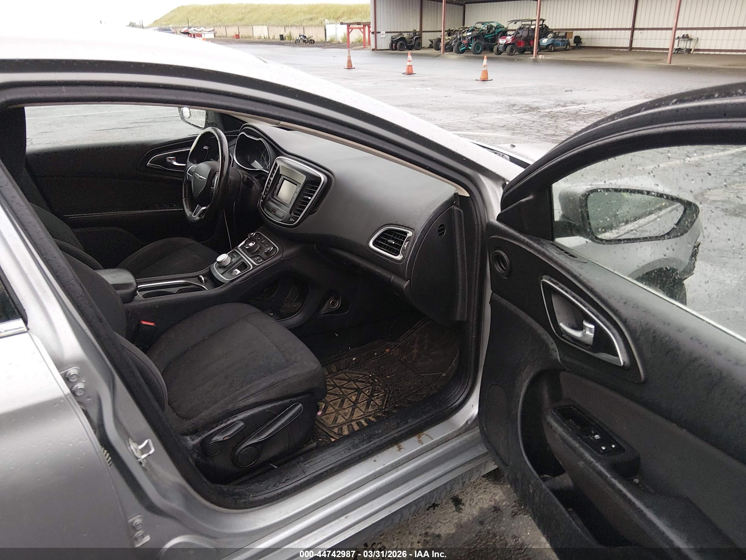 CHRYSLER 200 image 5
