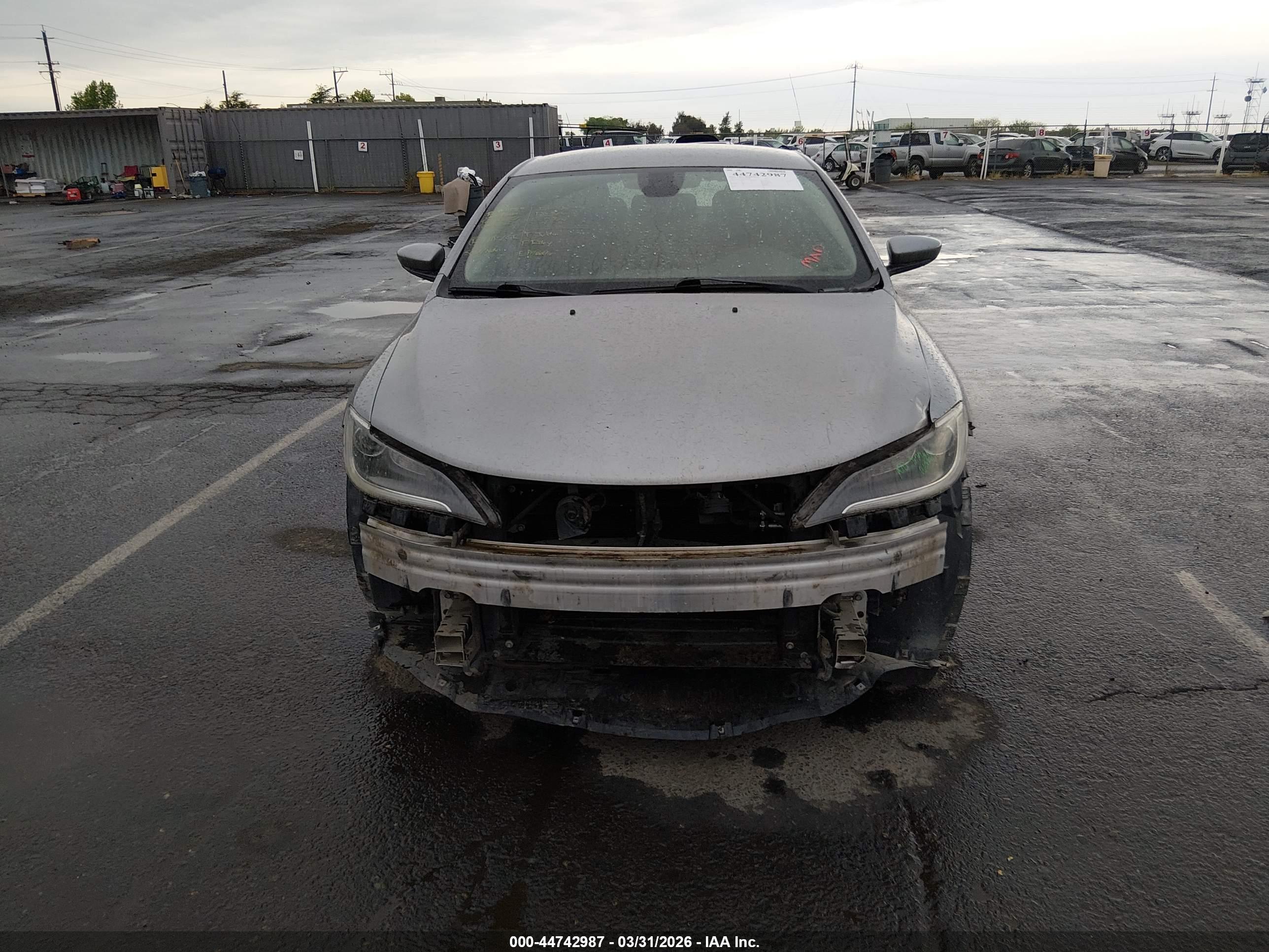 CHRYSLER 200 image 6