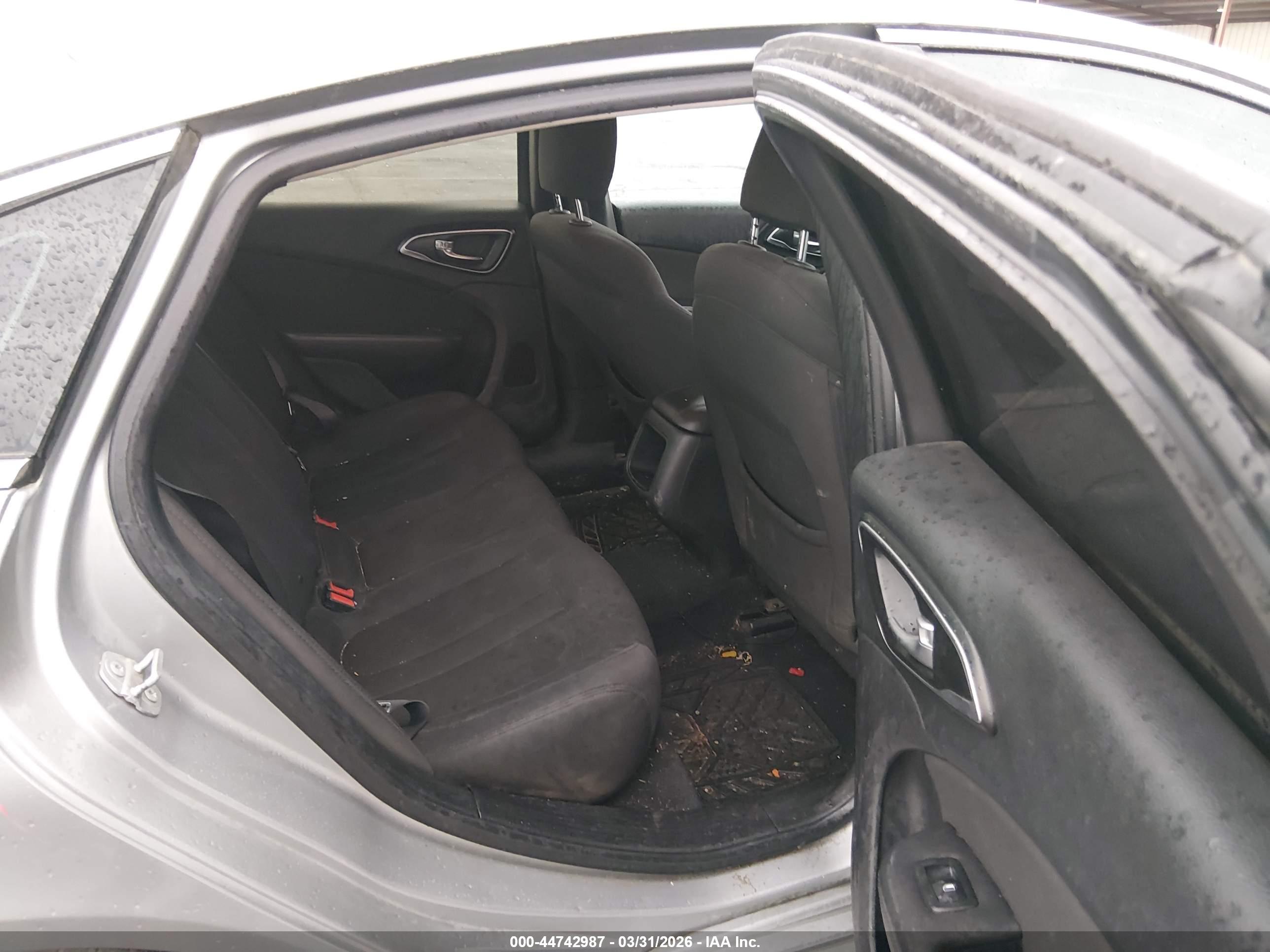 CHRYSLER 200 image 8
