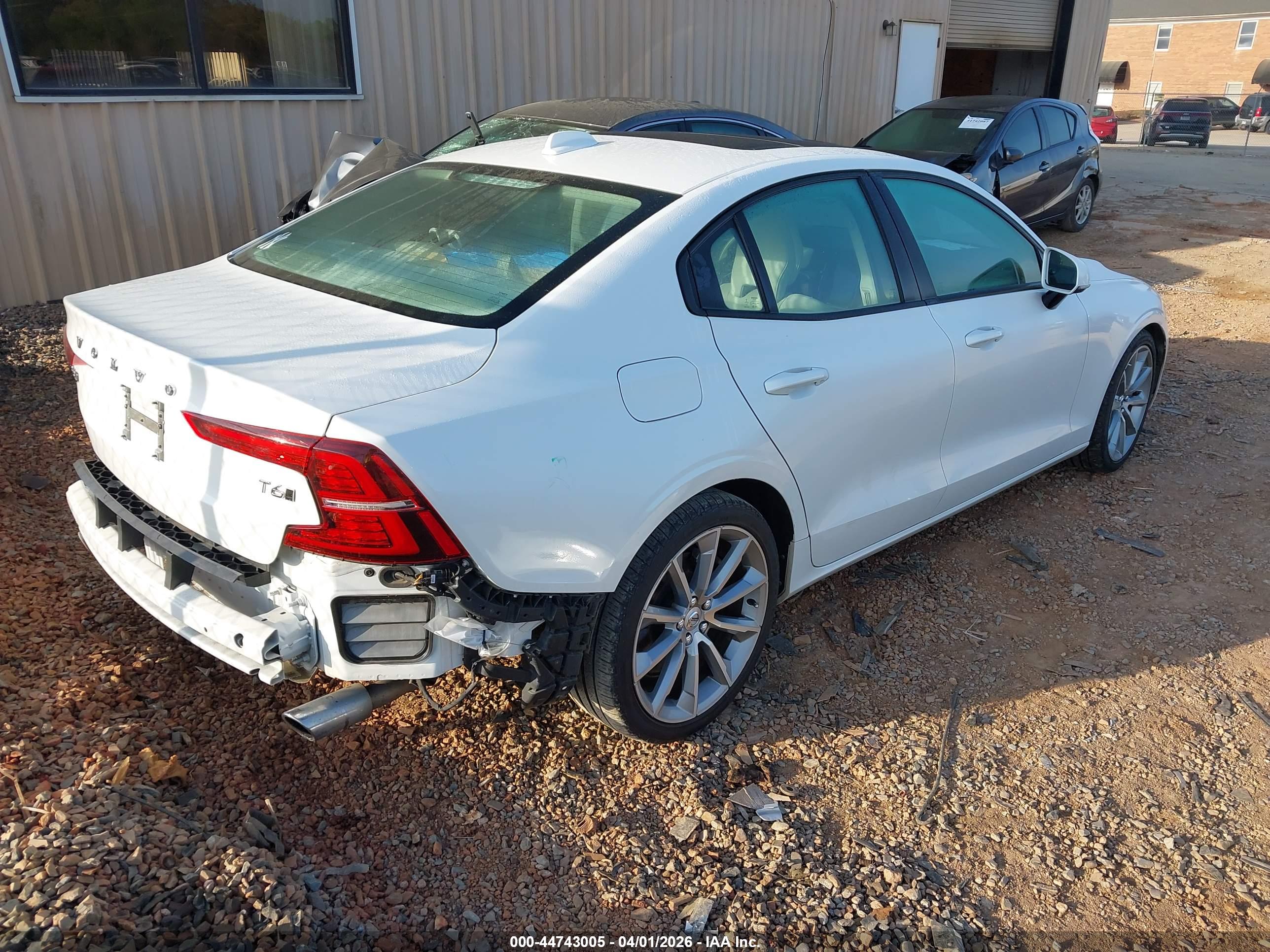 VOLVO S60 image 4