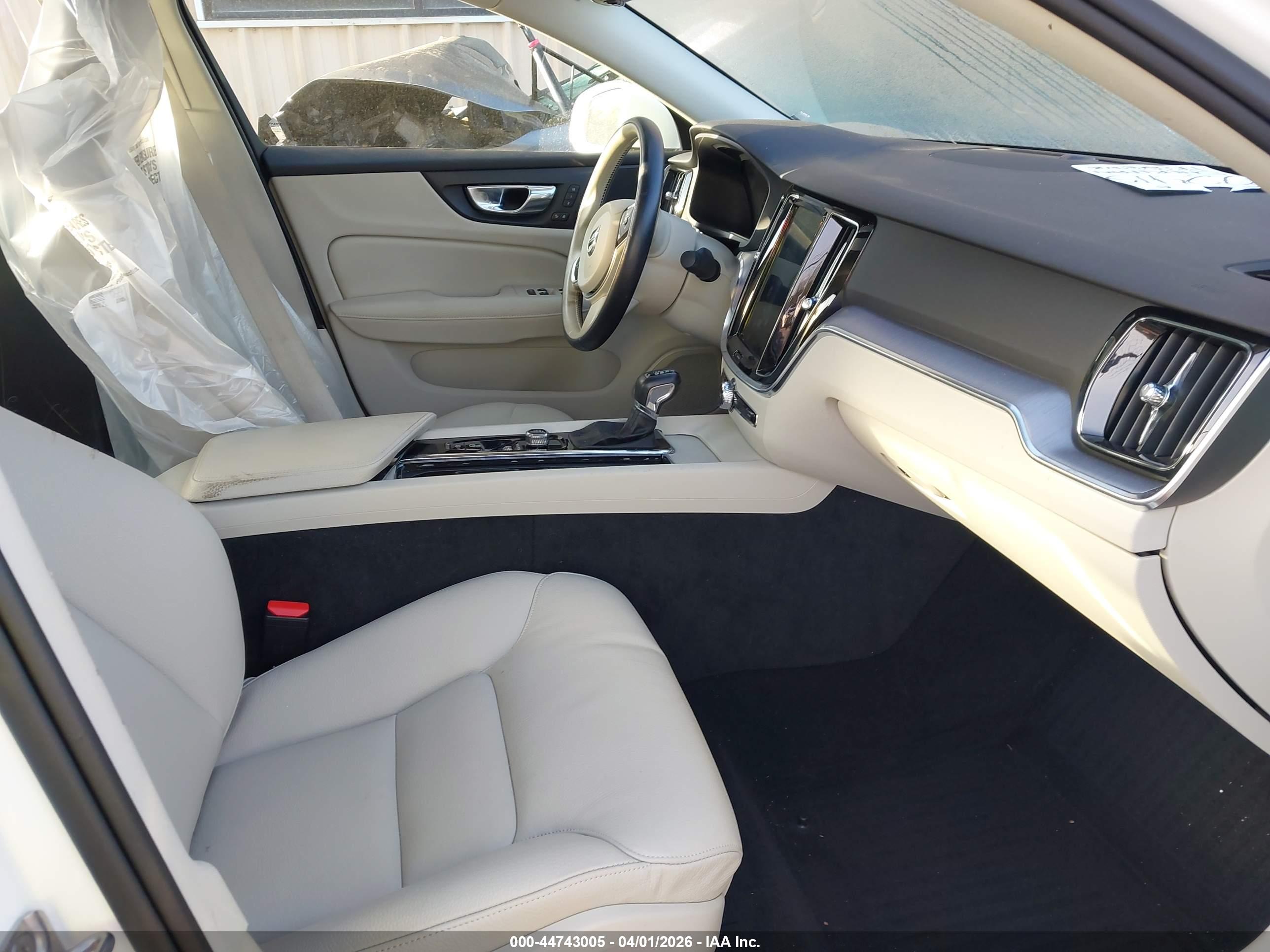 VOLVO S60 image 5