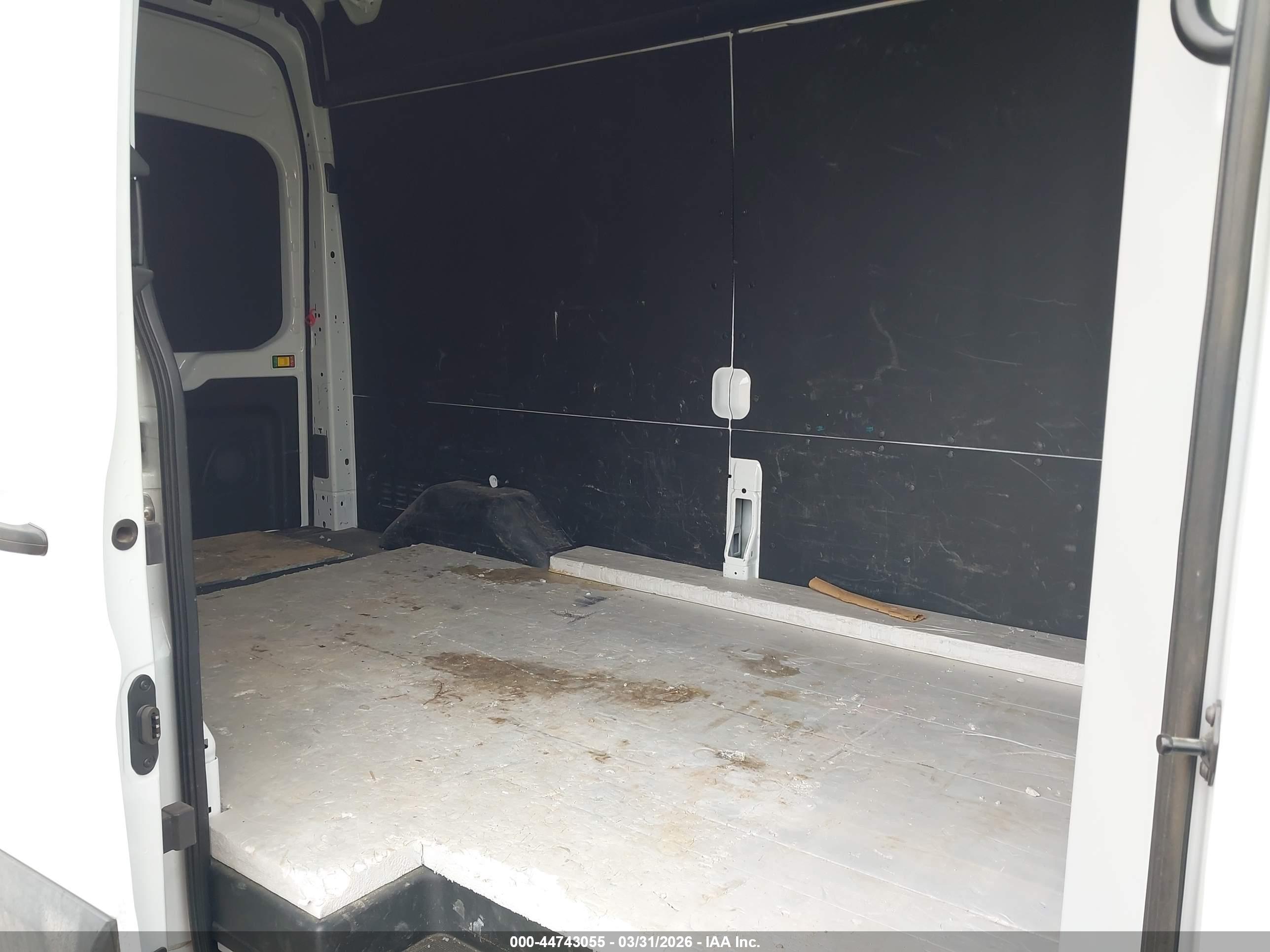 FORD TRANSIT-250 image 8