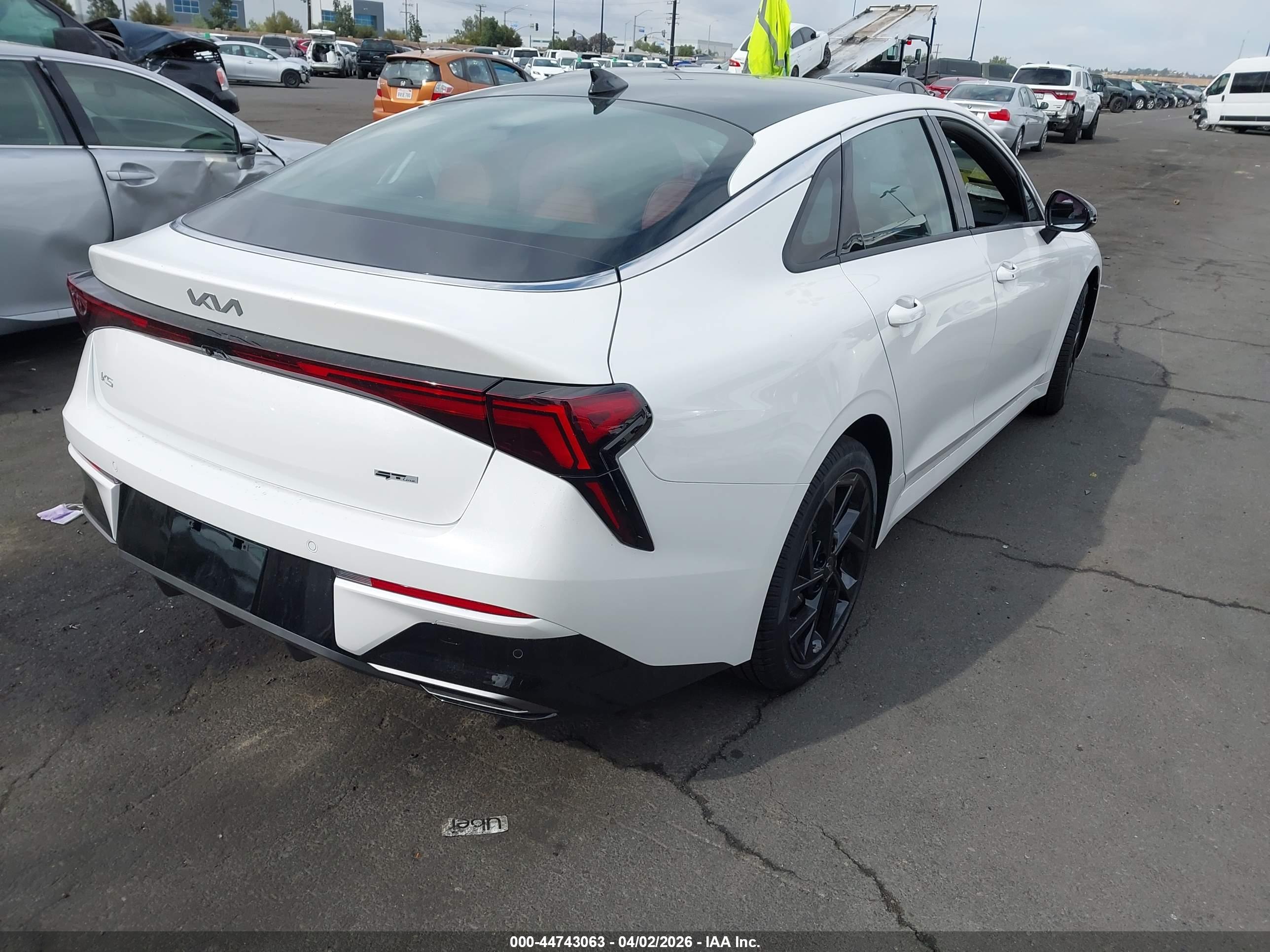 KIA K5 image 4