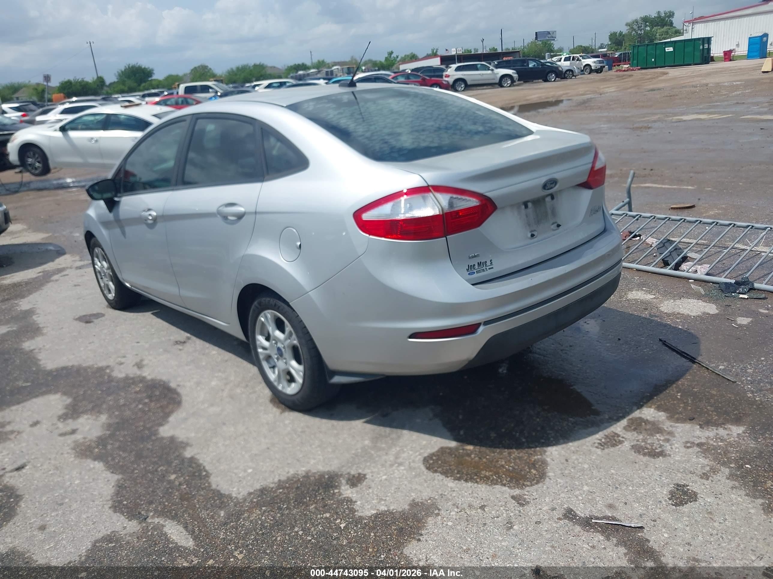 FORD FIESTA image 3