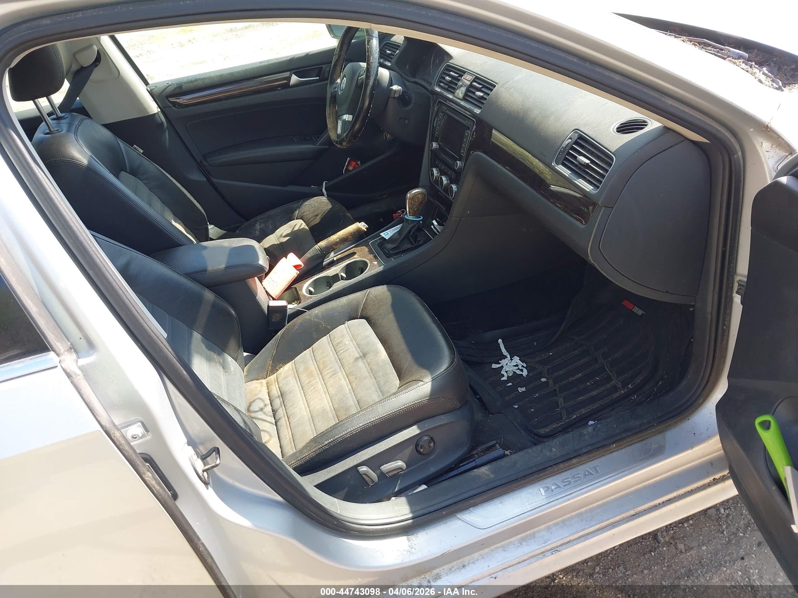 VOLKSWAGEN PASSAT image 5