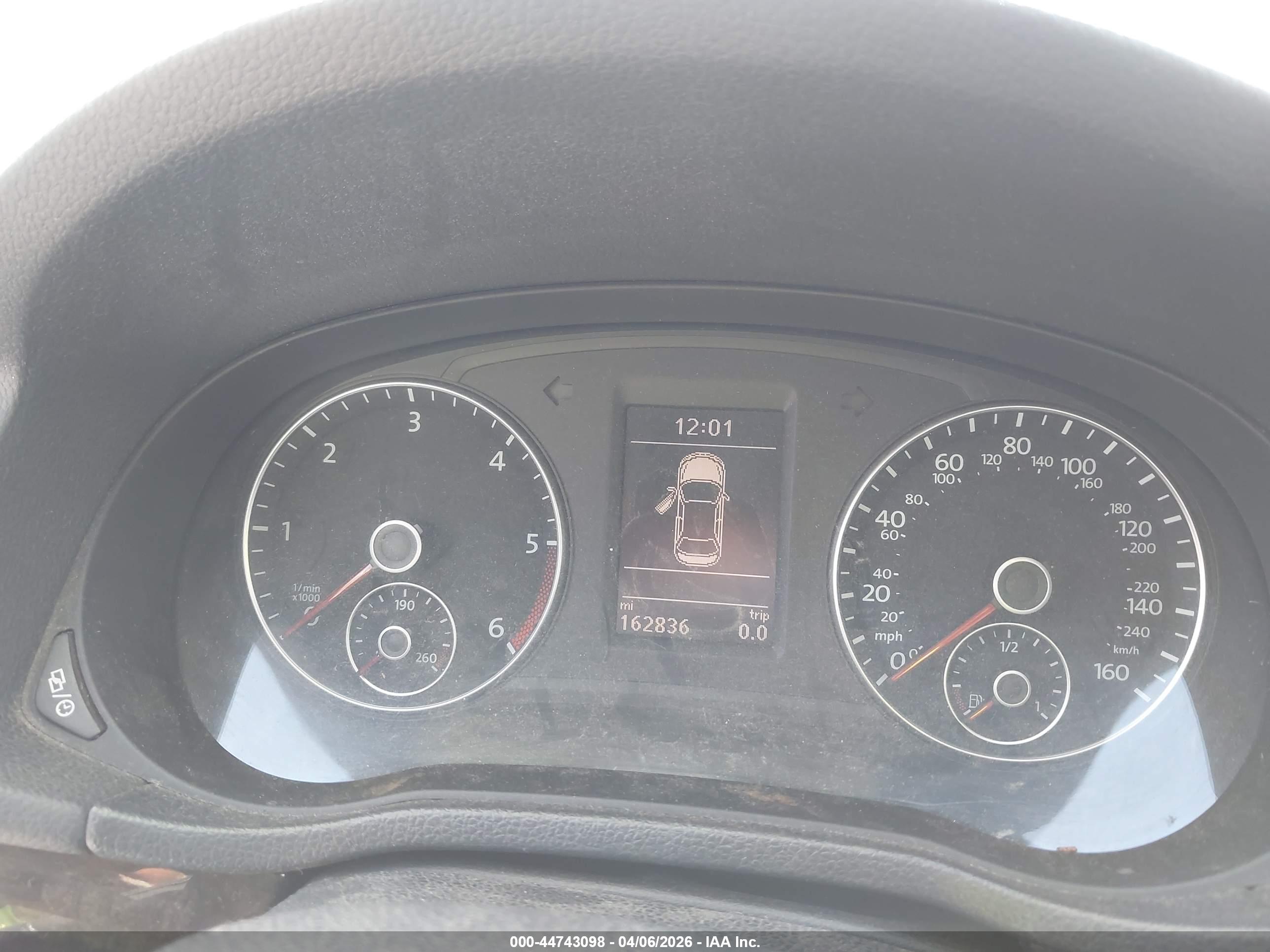 VOLKSWAGEN PASSAT image 7