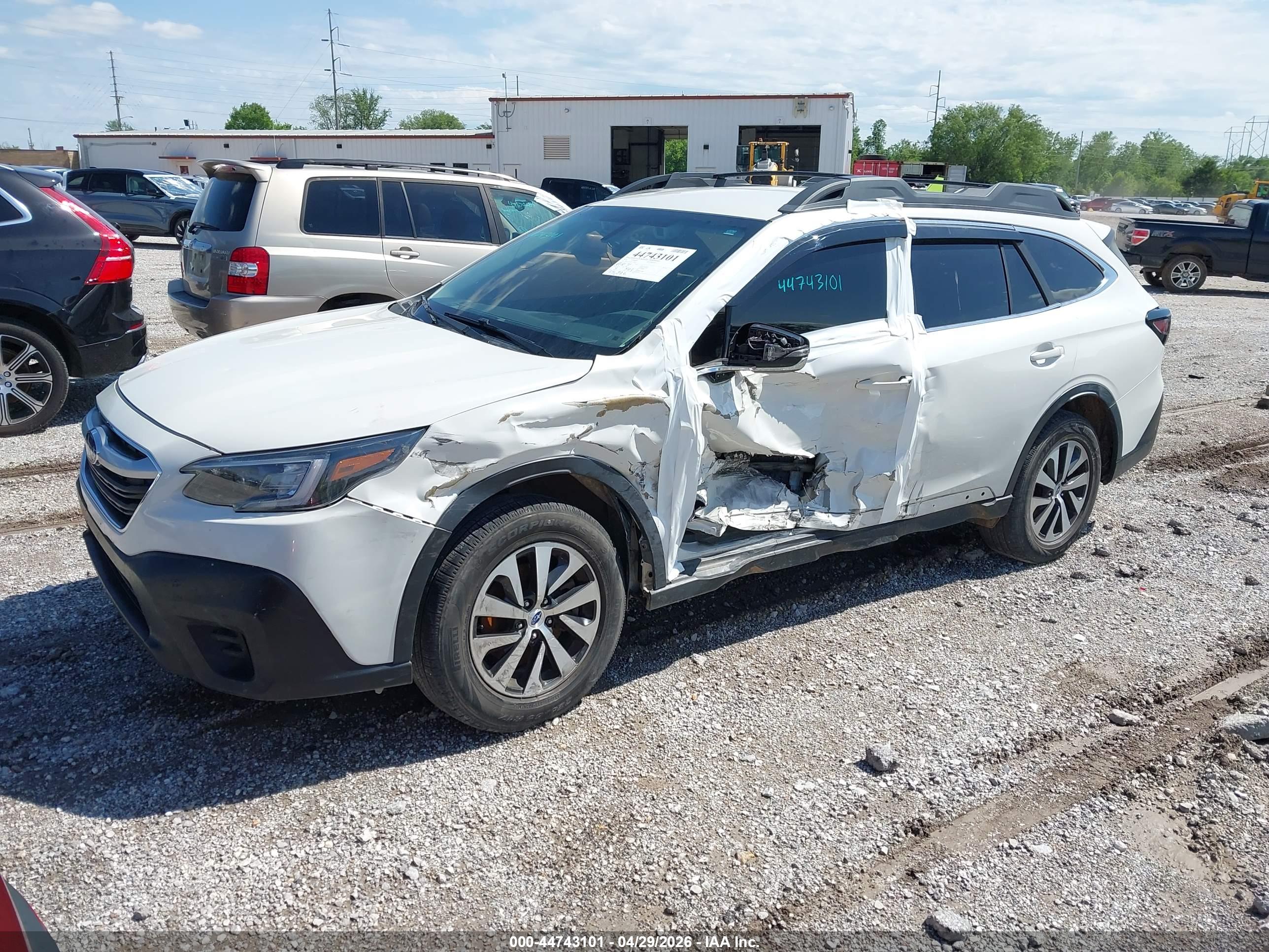 SUBARU OUTBACK image 2