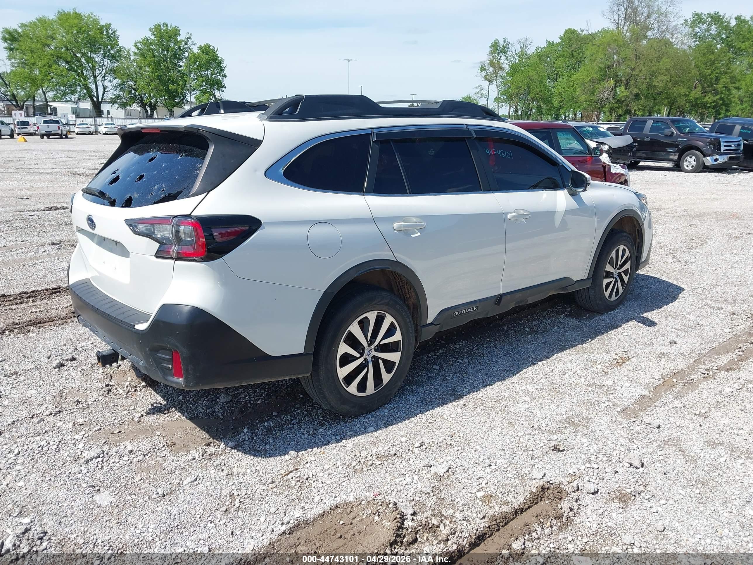 SUBARU OUTBACK image 4