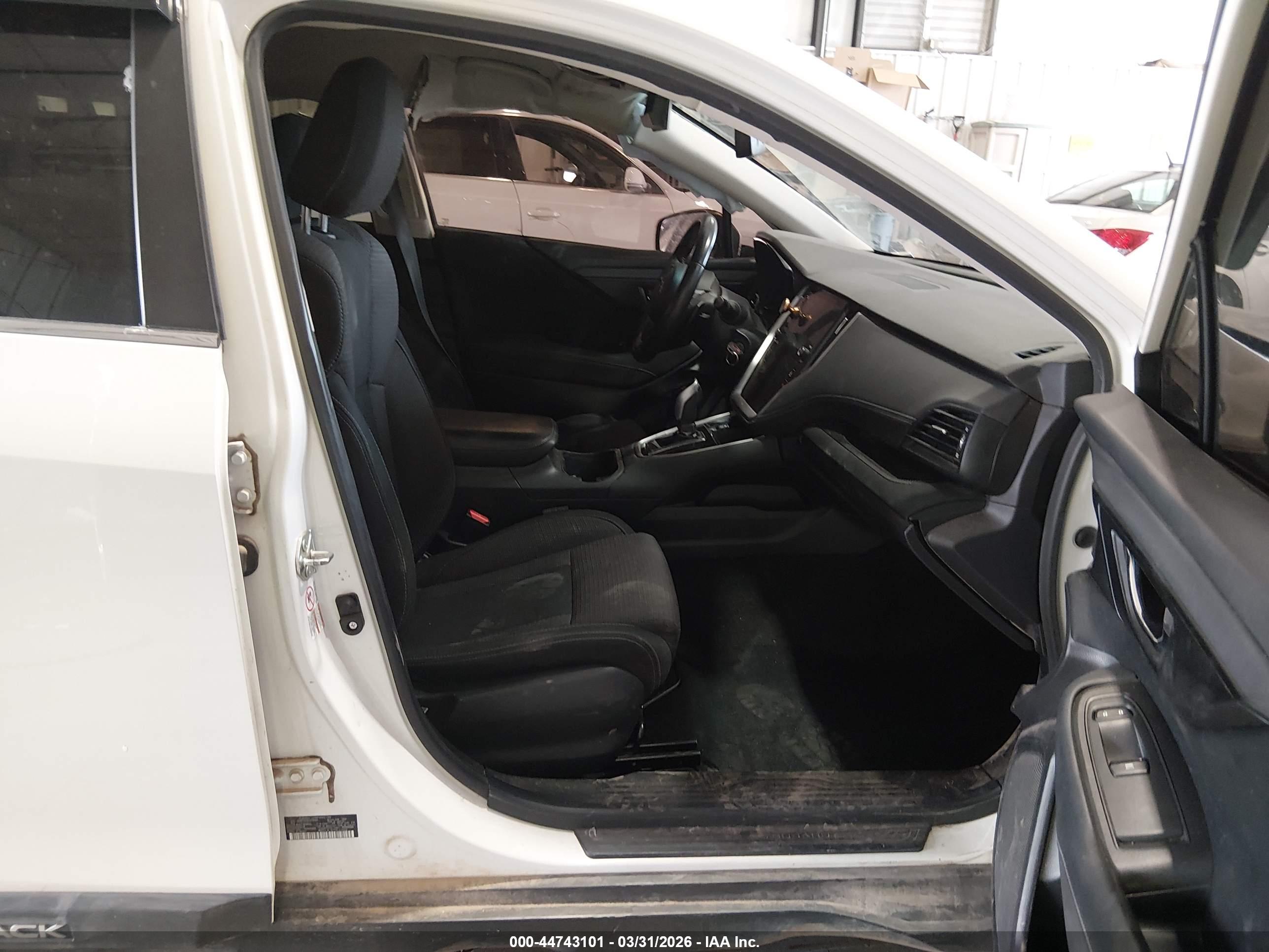 SUBARU OUTBACK image 5
