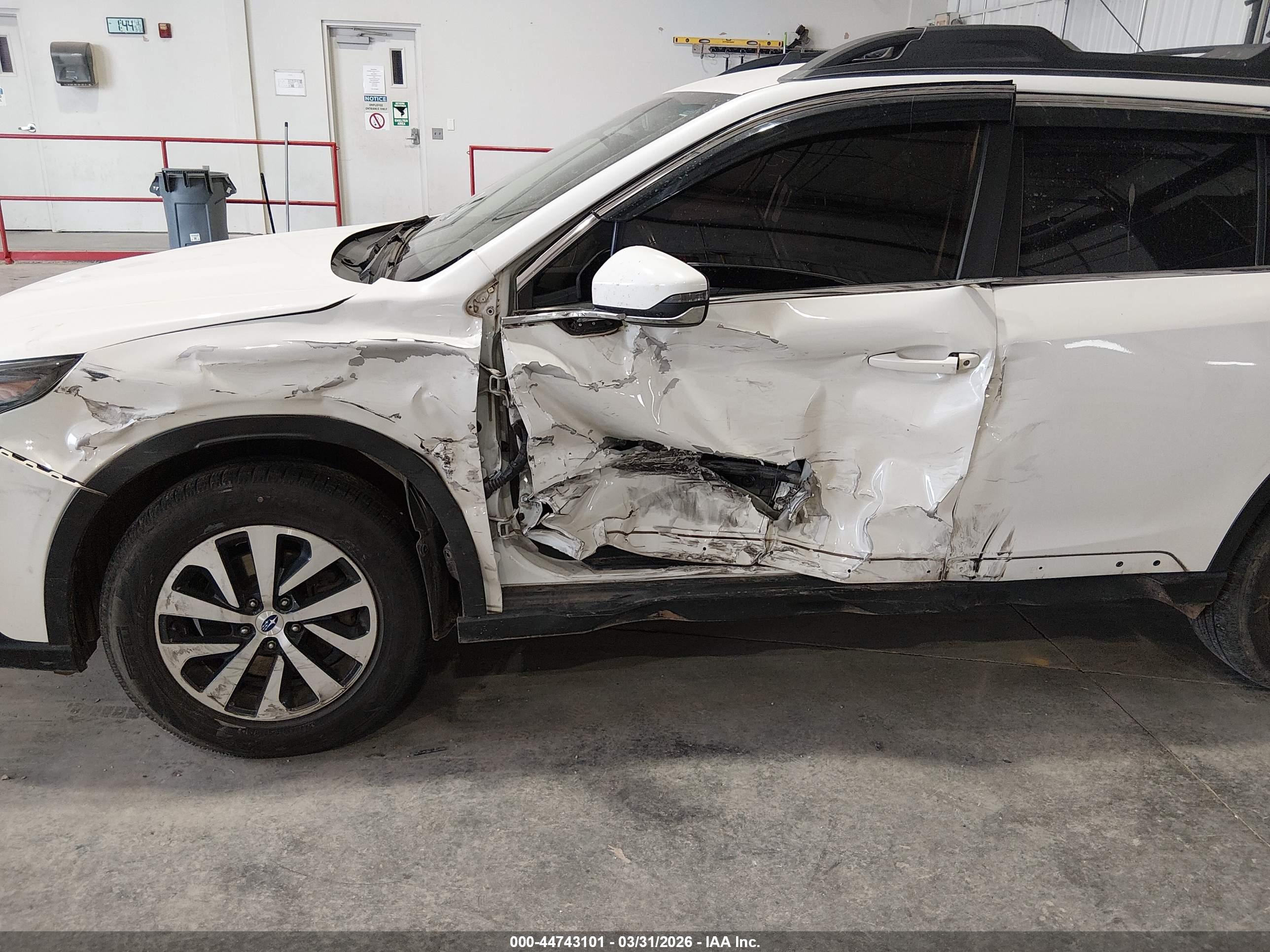 SUBARU OUTBACK image 6