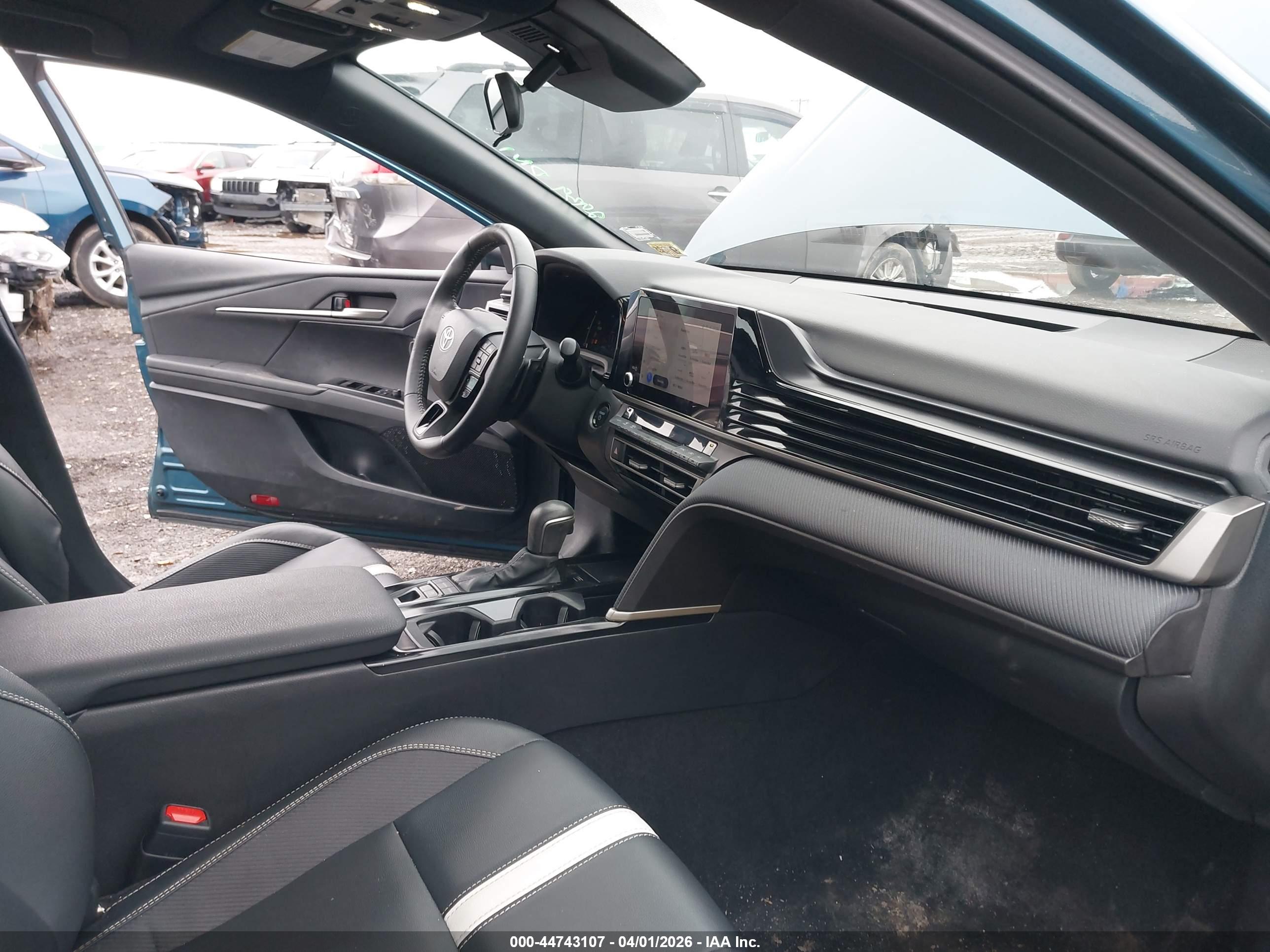 TOYOTA CAMRY image 5