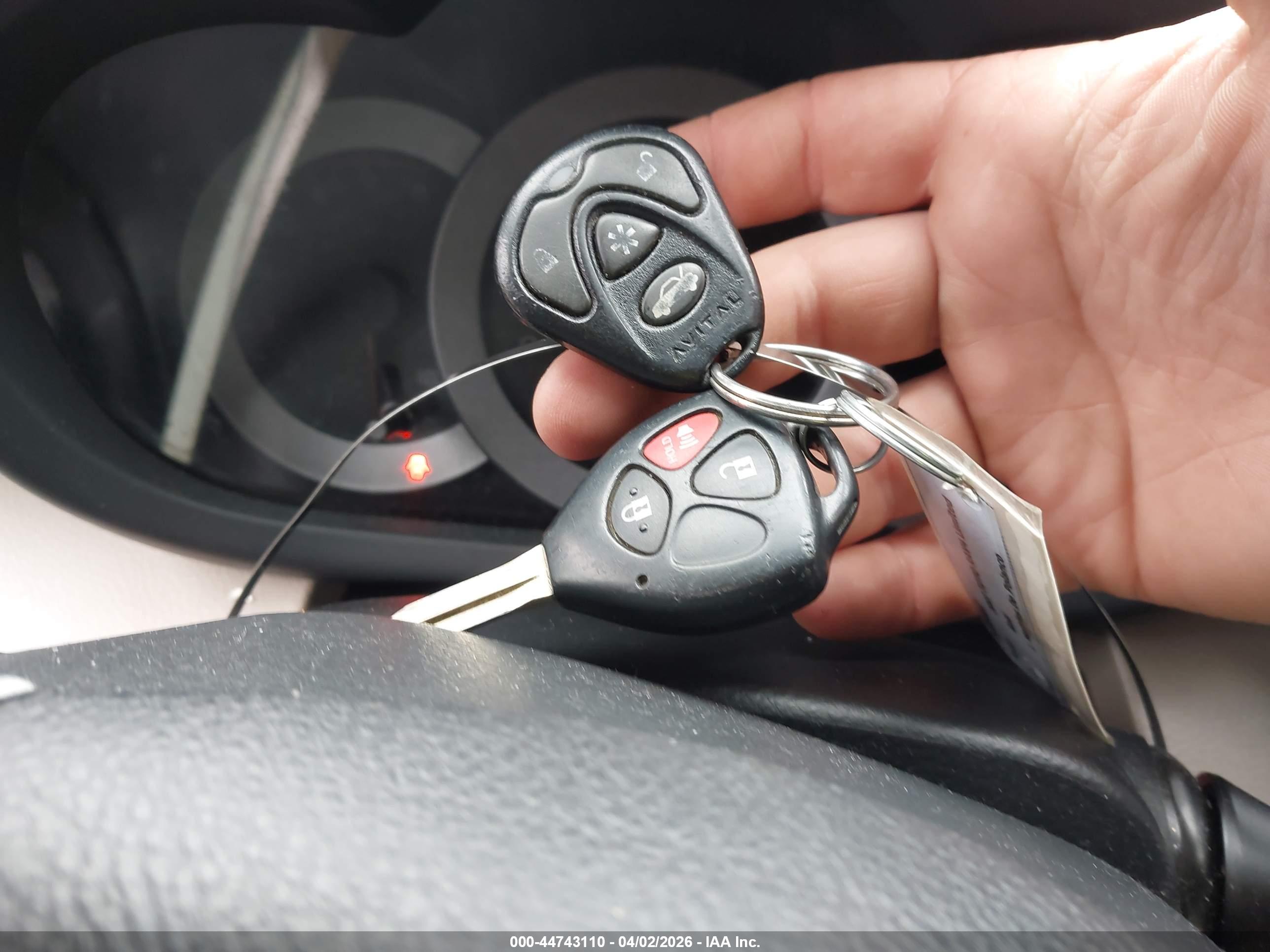 TOYOTA RAV4 image 11