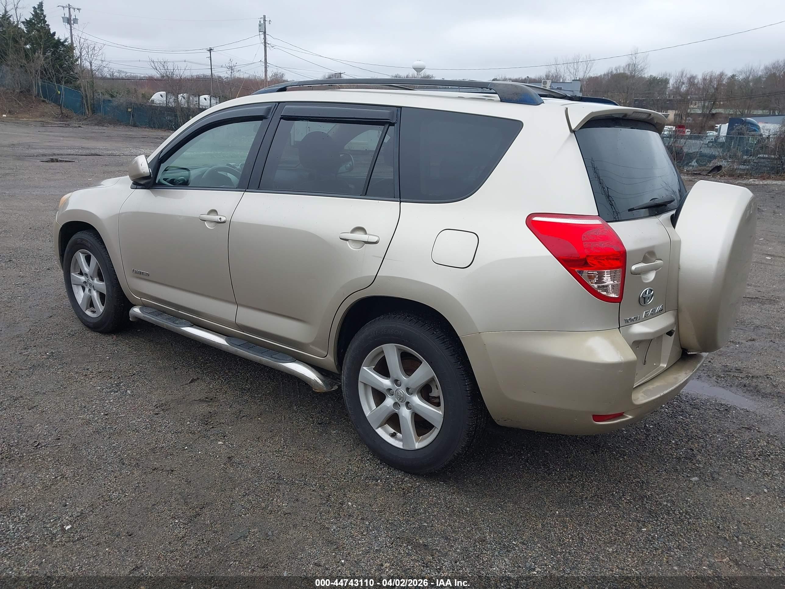 TOYOTA RAV4 image 3