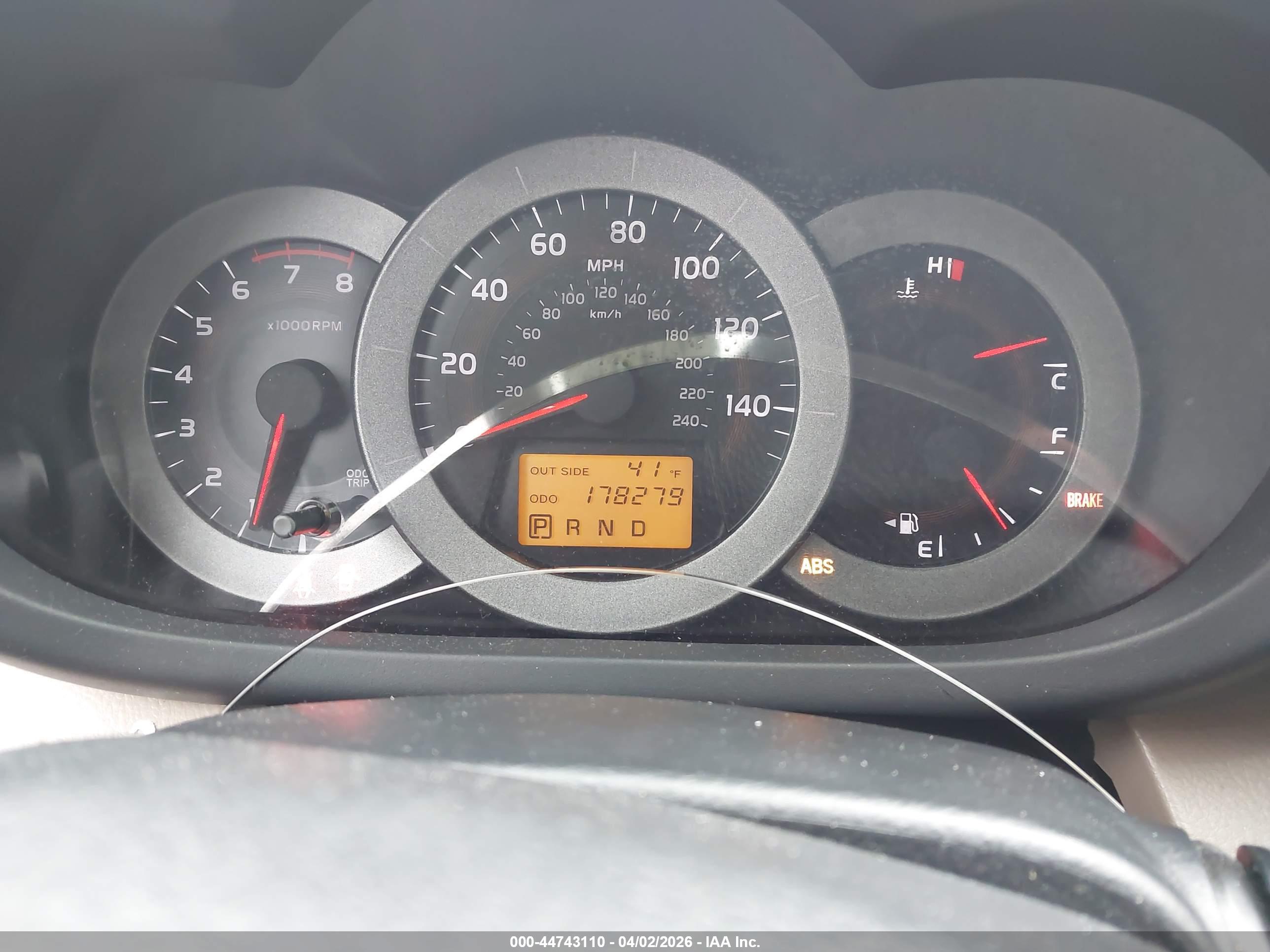 TOYOTA RAV4 image 7