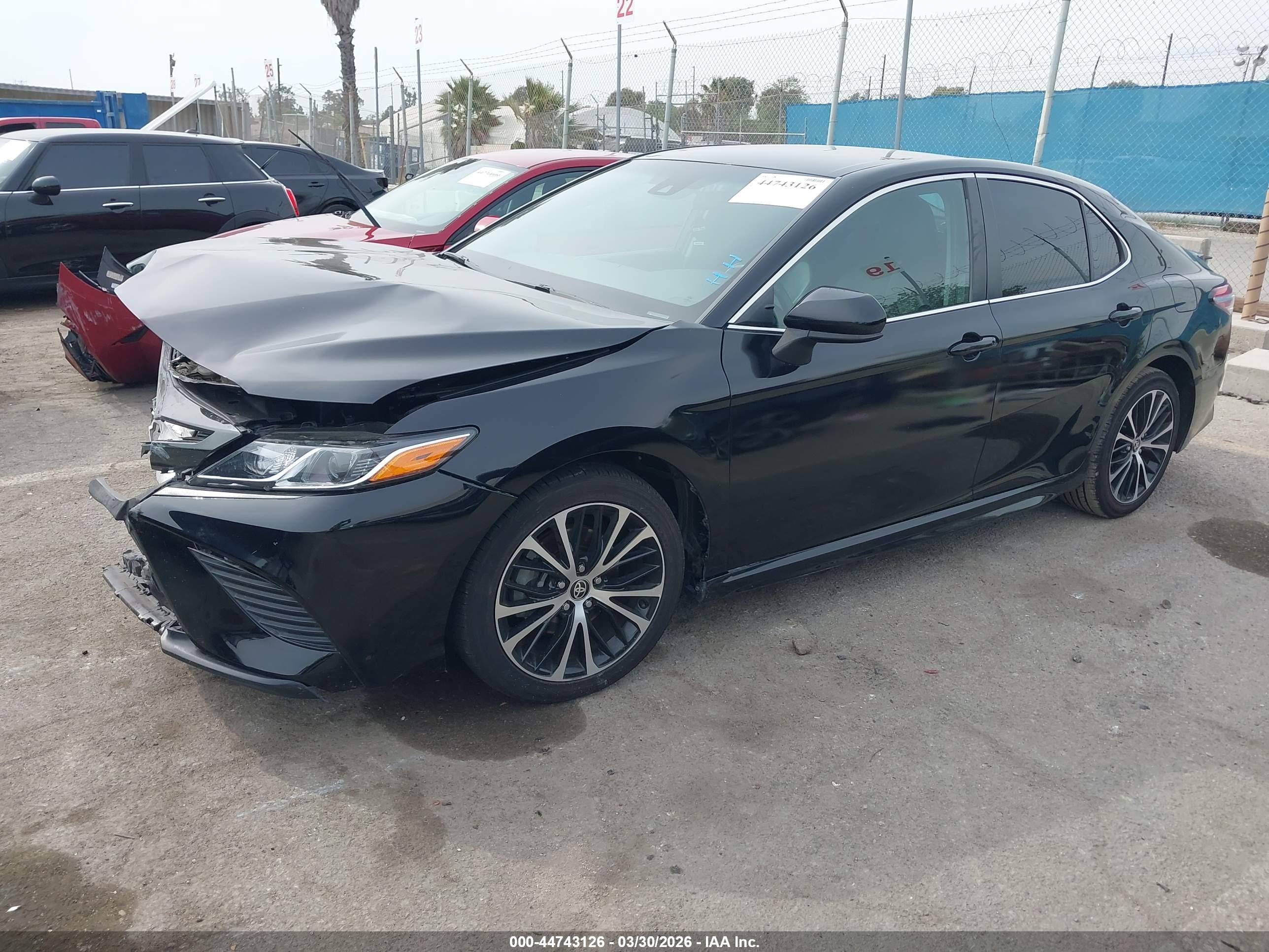 TOYOTA CAMRY image 2