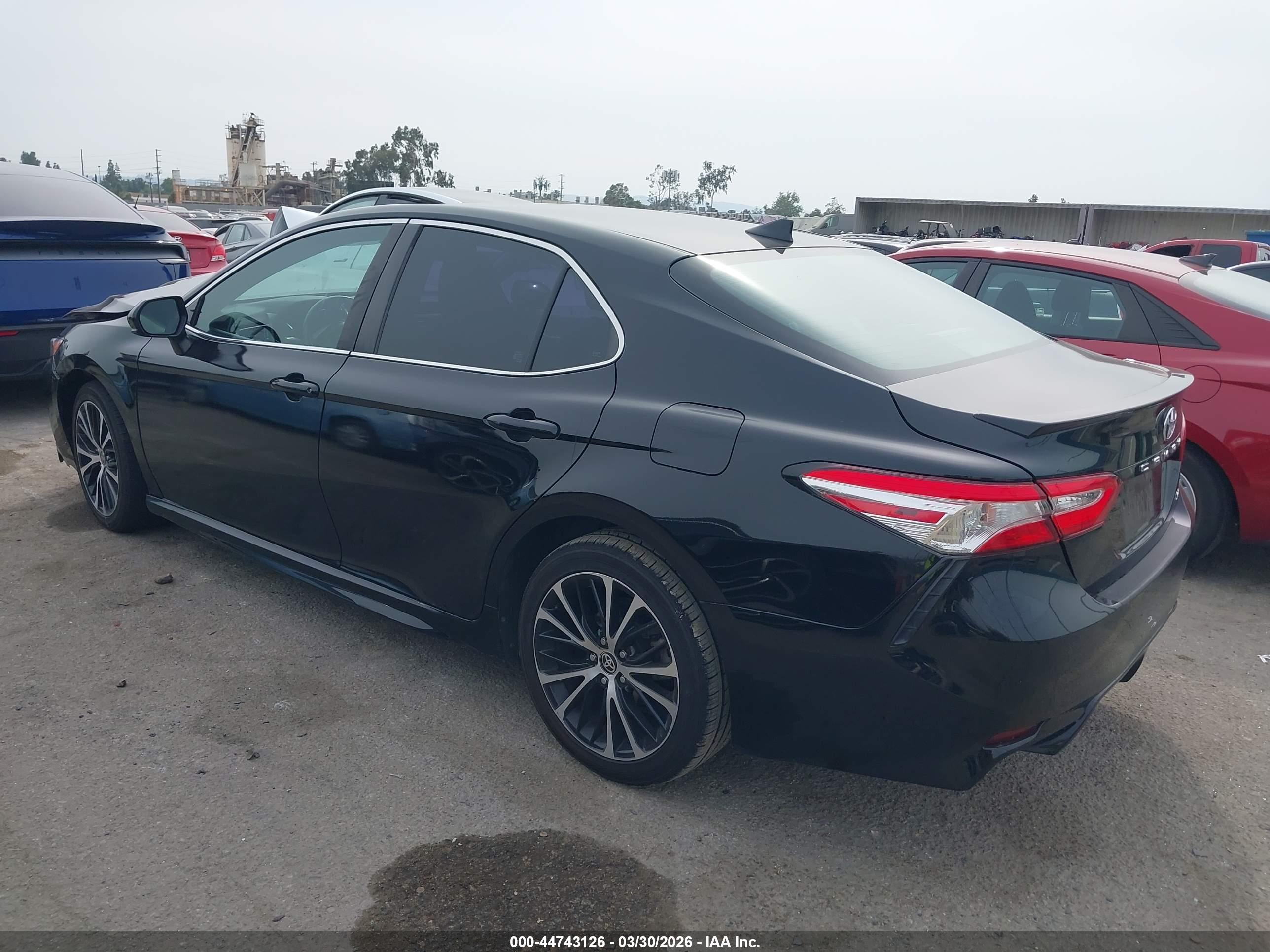 TOYOTA CAMRY image 3