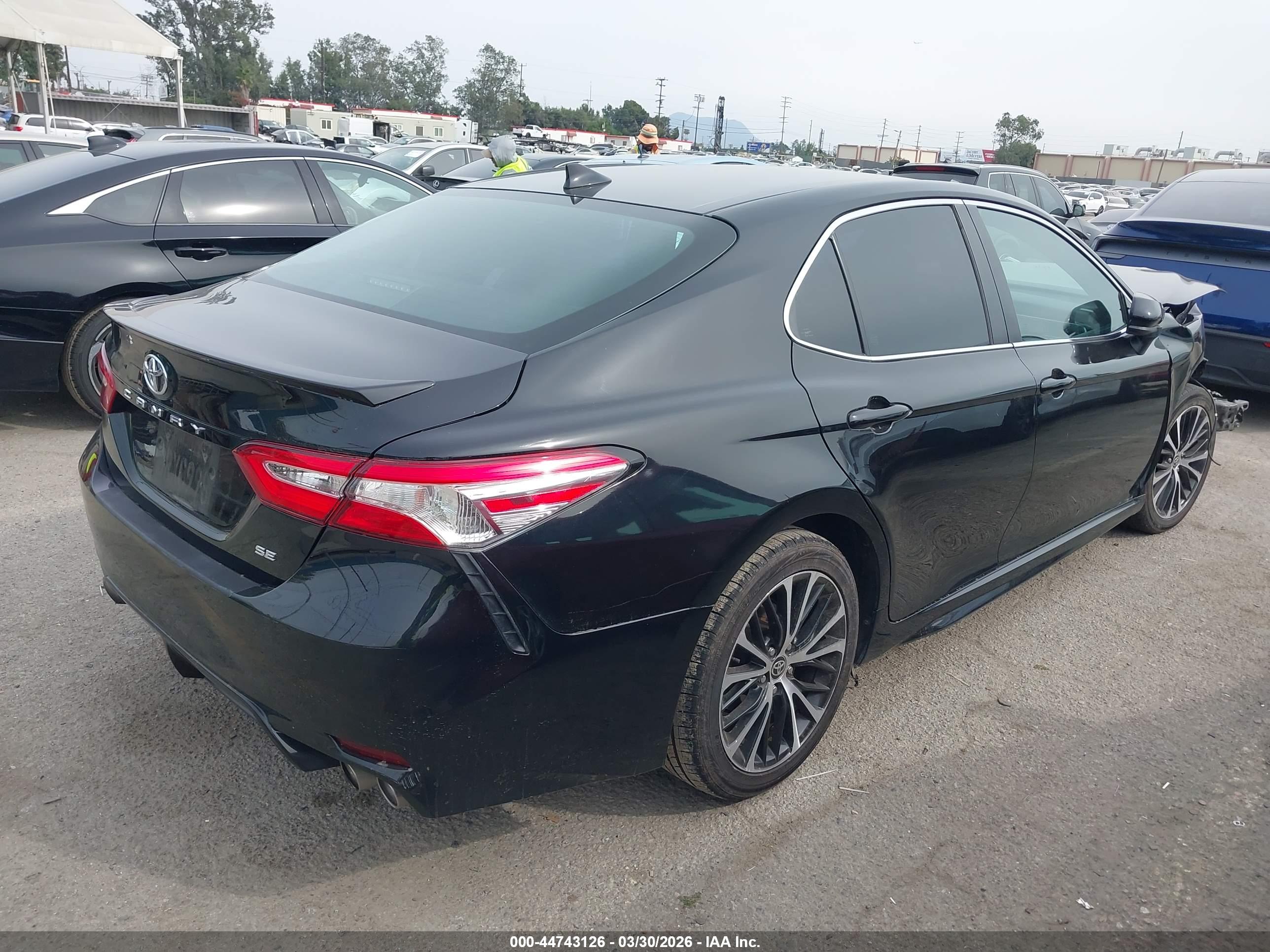 TOYOTA CAMRY image 4