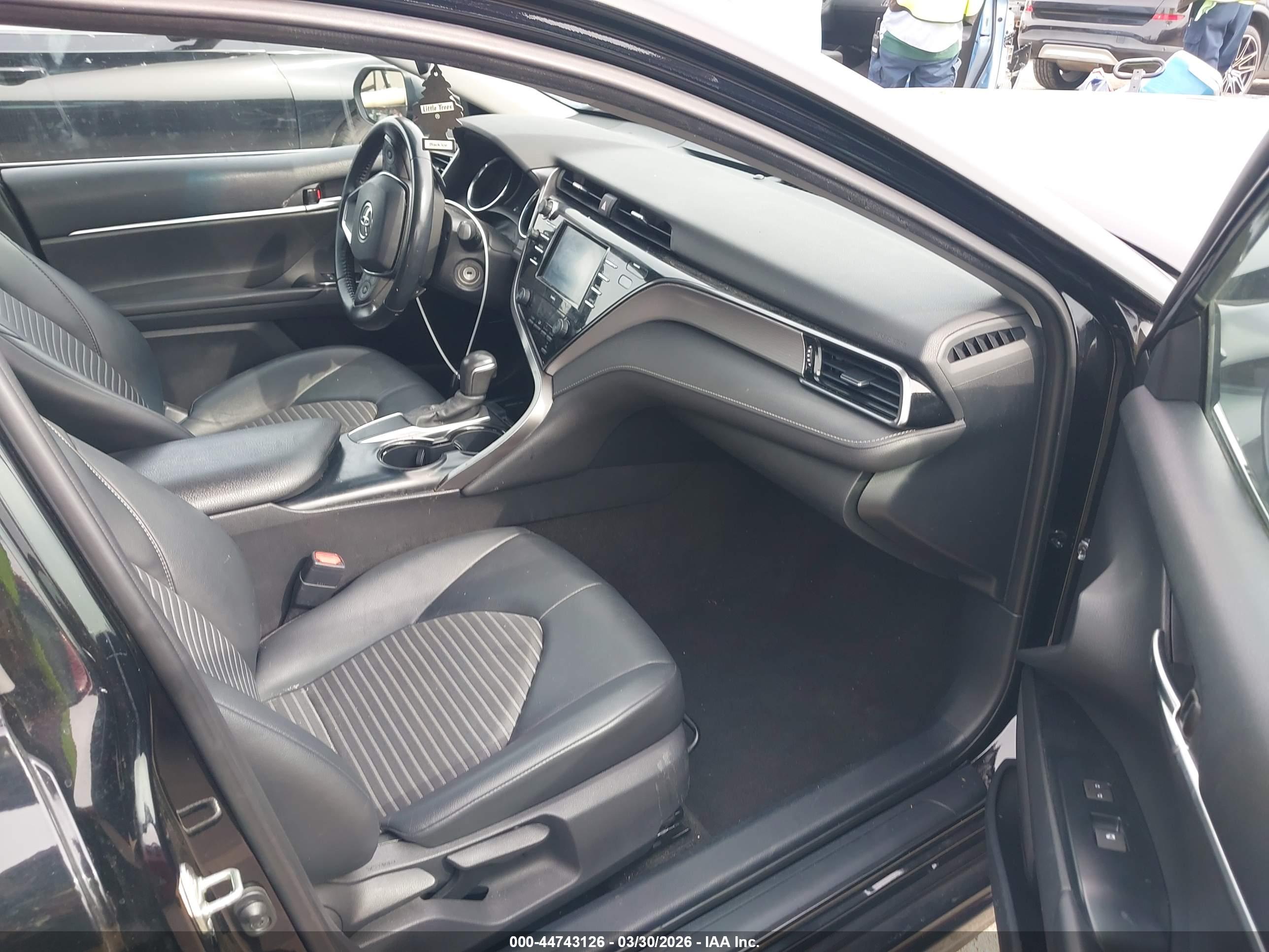 TOYOTA CAMRY image 5