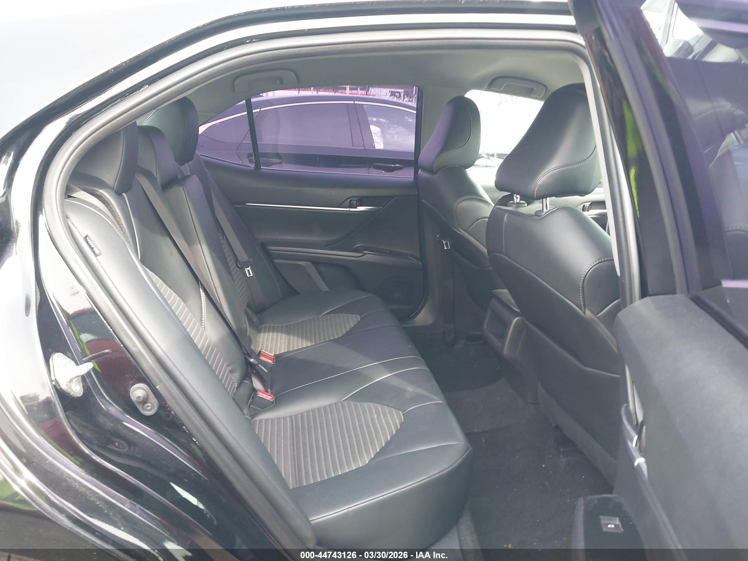 TOYOTA CAMRY image 8