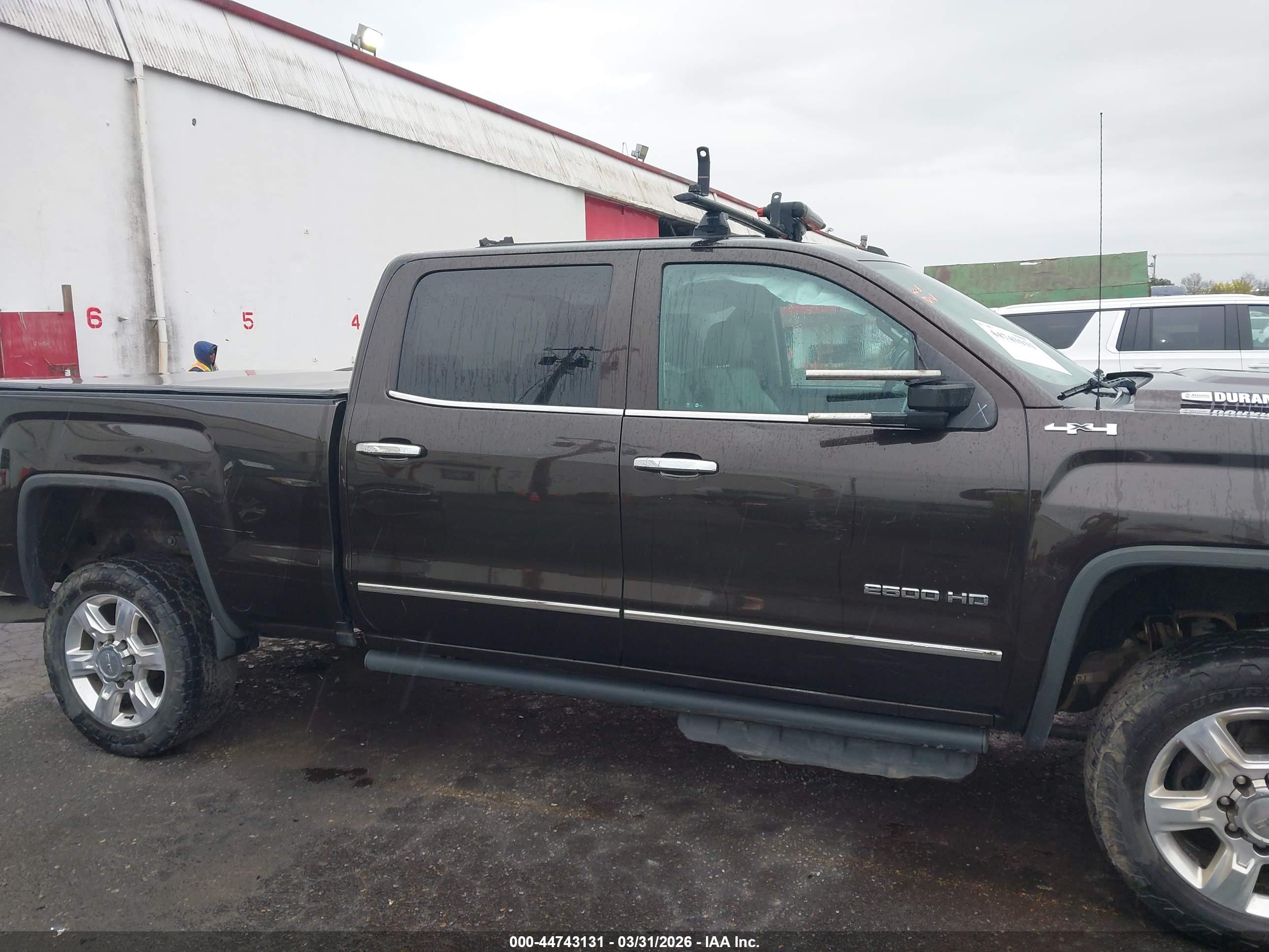GMC SIERRA image 6