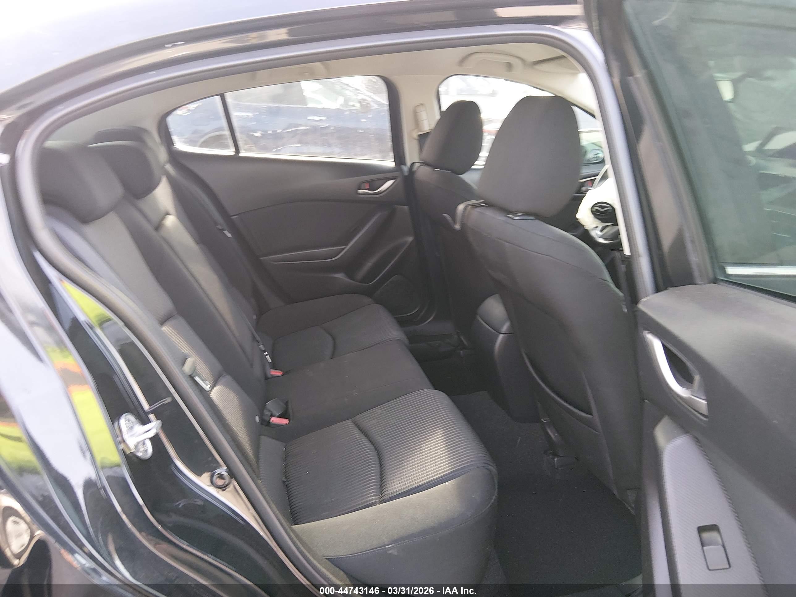 MAZDA MAZDA3 image 8