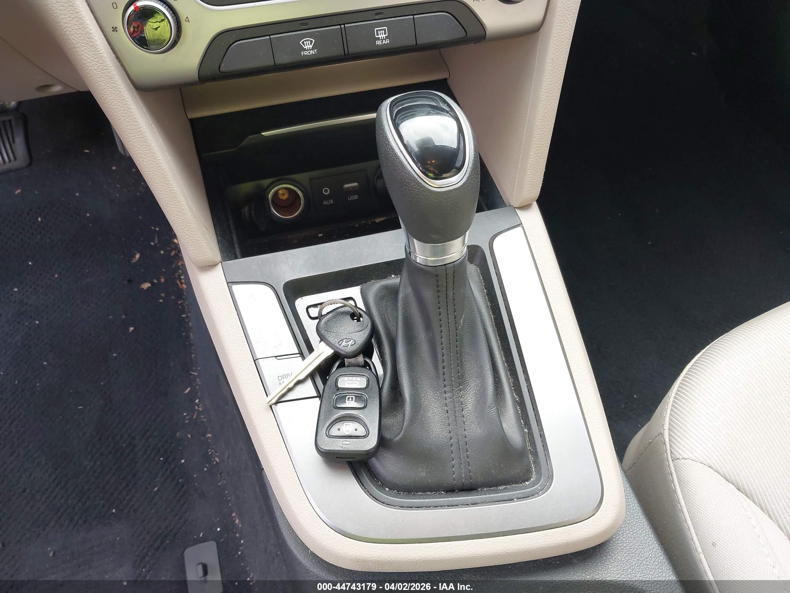 HYUNDAI ELANTRA image 11