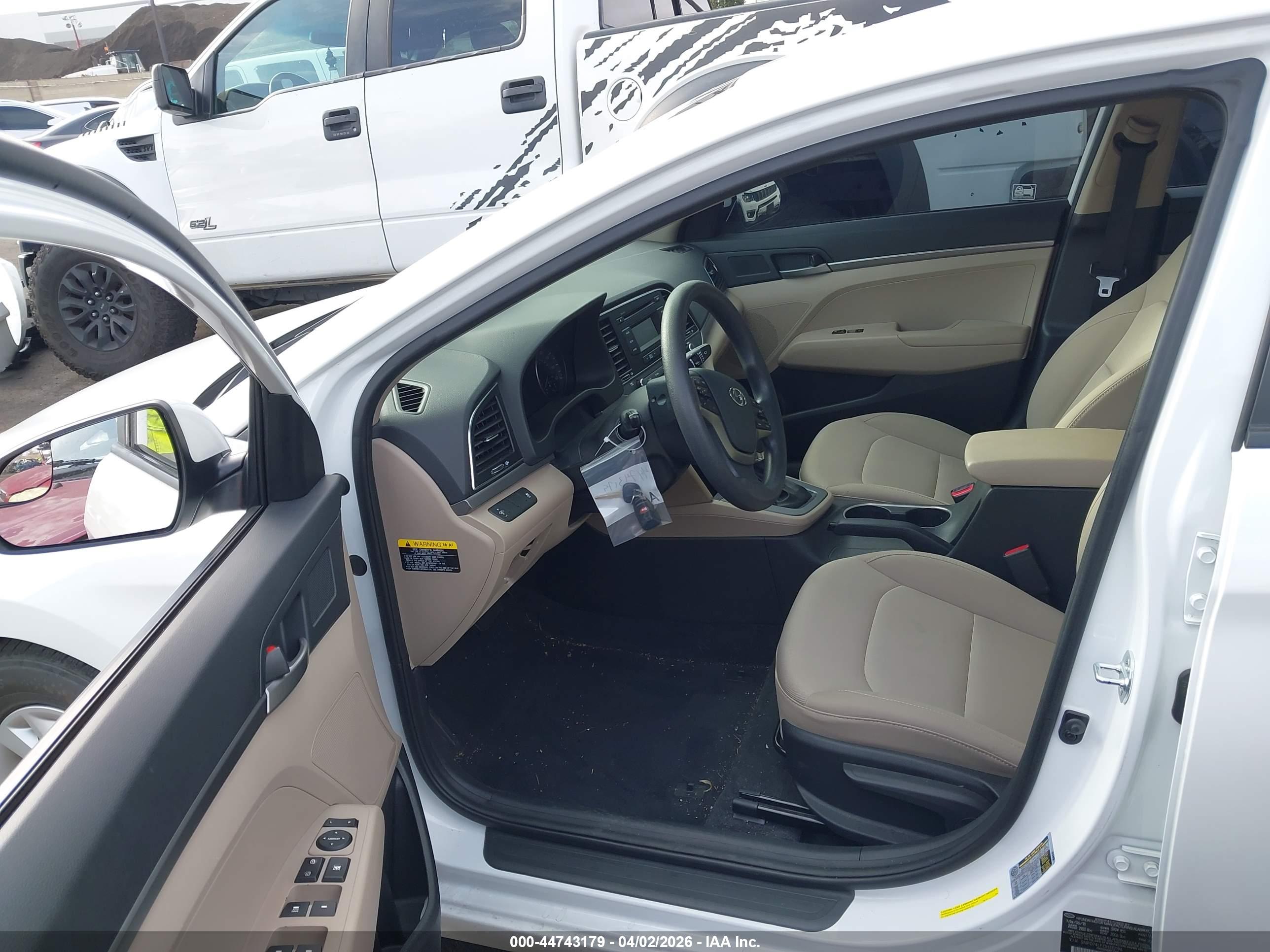 HYUNDAI ELANTRA image 5