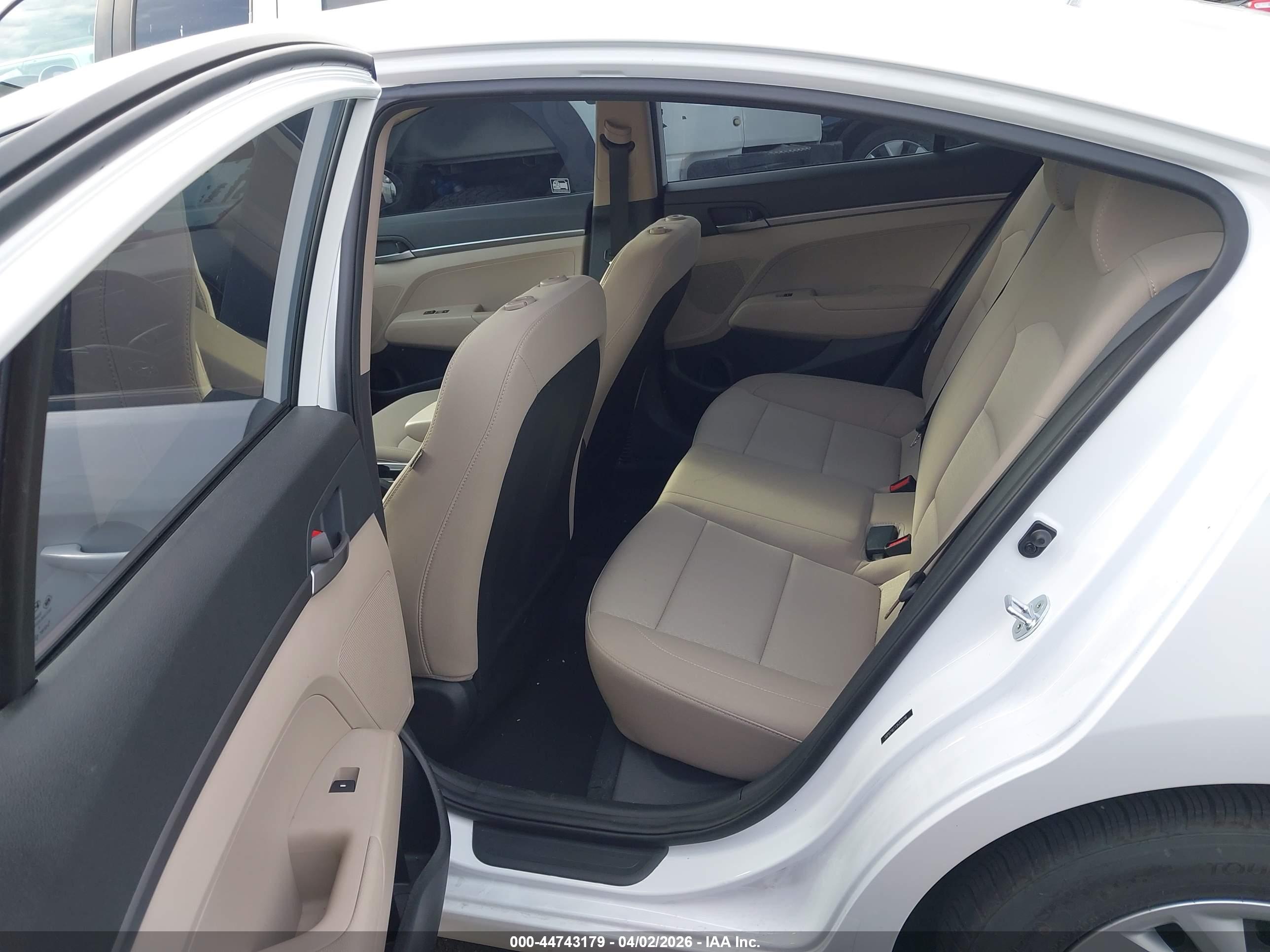 HYUNDAI ELANTRA image 8