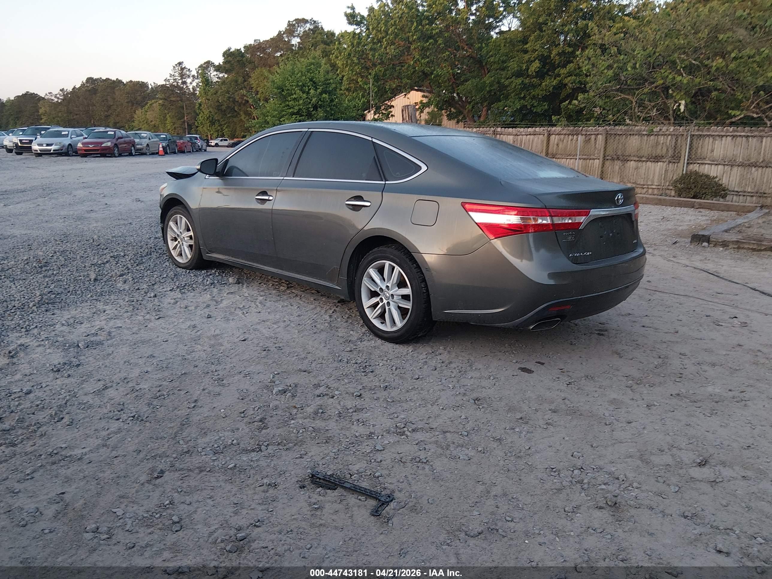 TOYOTA AVALON image 3
