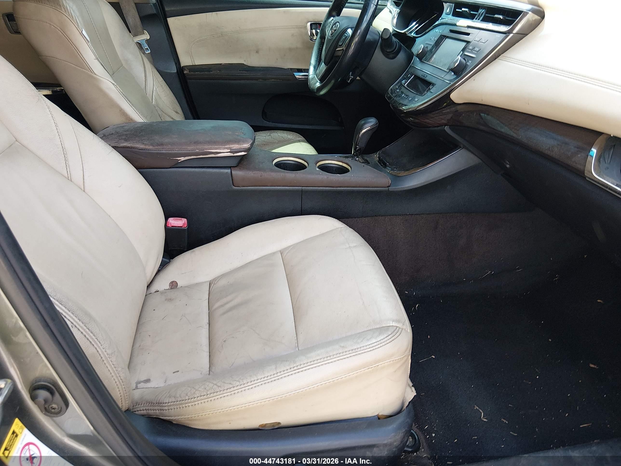 TOYOTA AVALON image 5