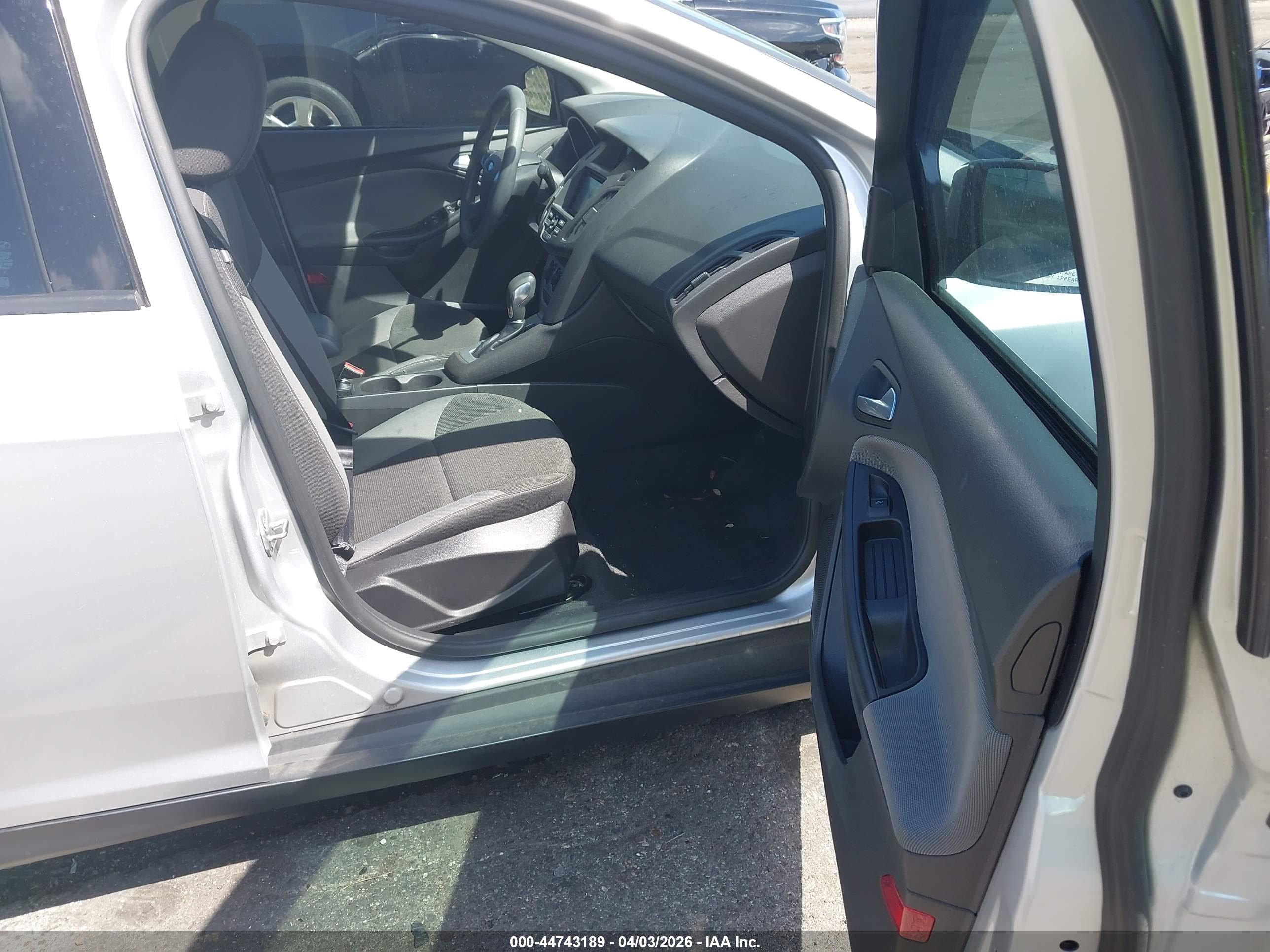 FORD FOCUS image 5