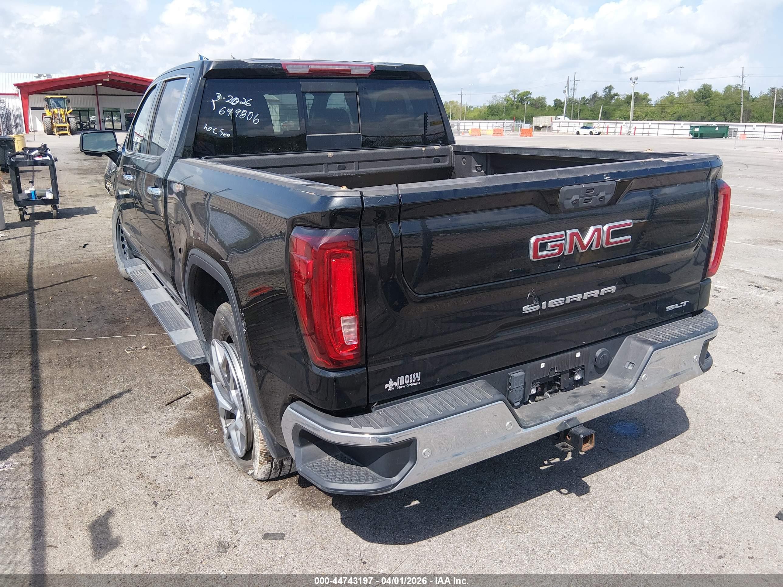 GMC SIERRA image 3