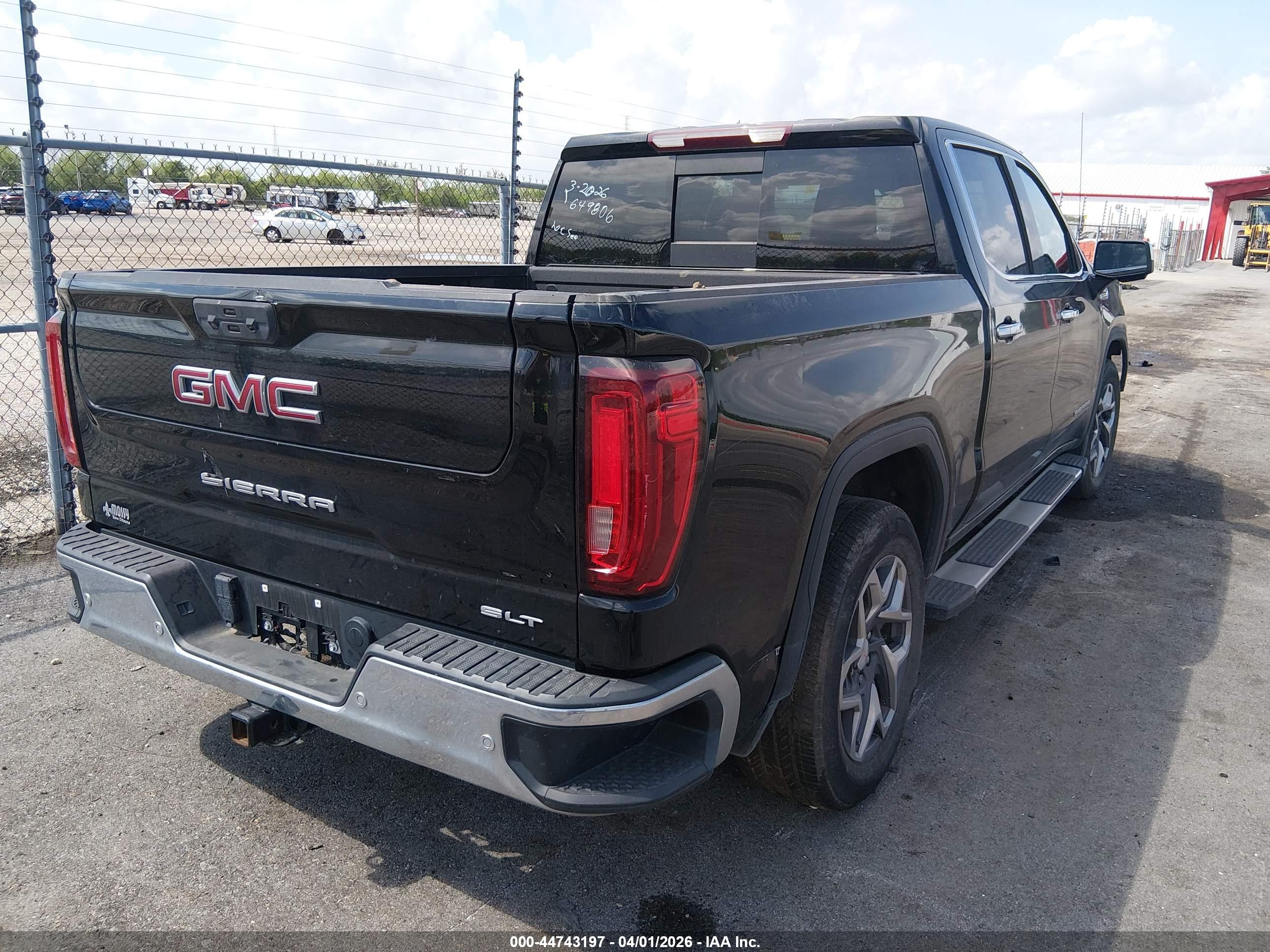 GMC SIERRA image 4