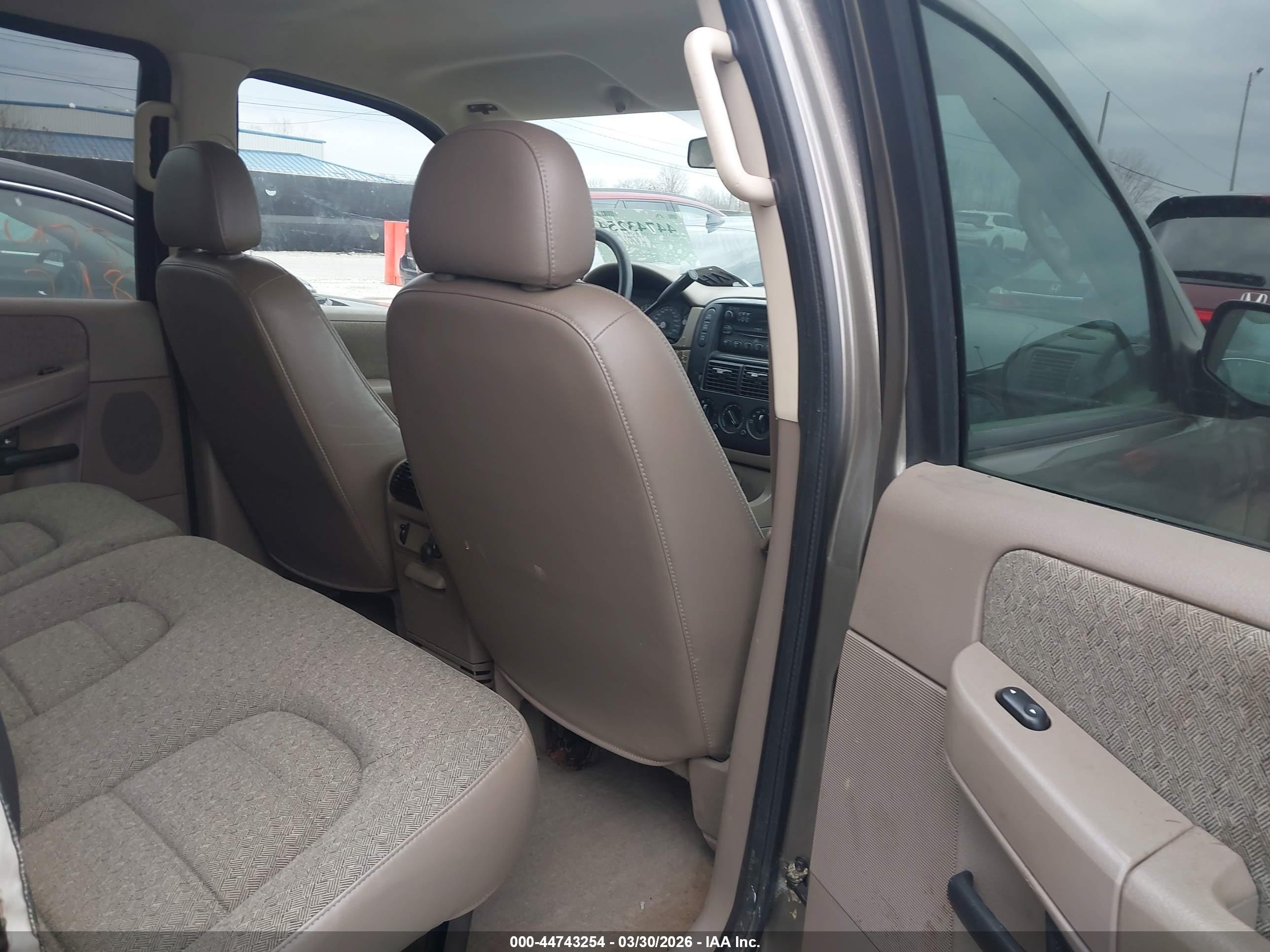 FORD EXPLORER image 8
