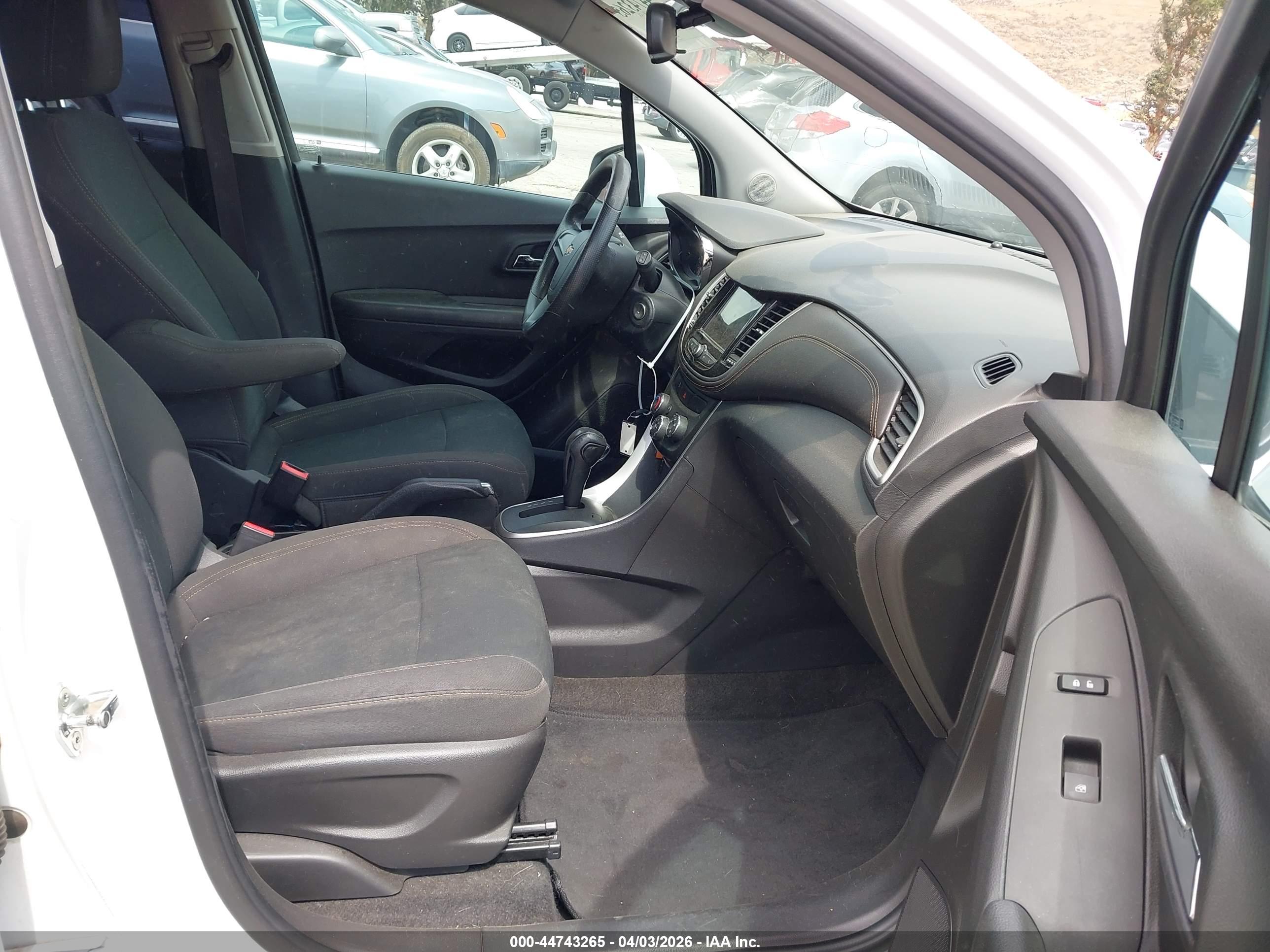 CHEVROLET TRAX image 5