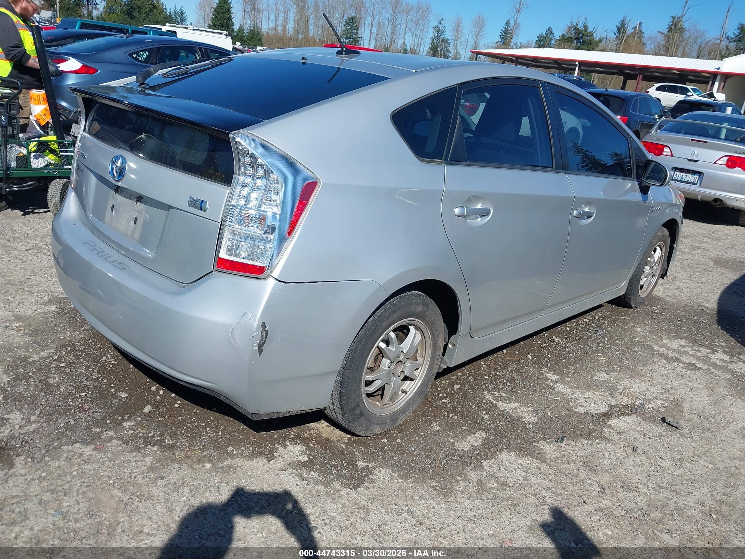 TOYOTA PRIUS image 4