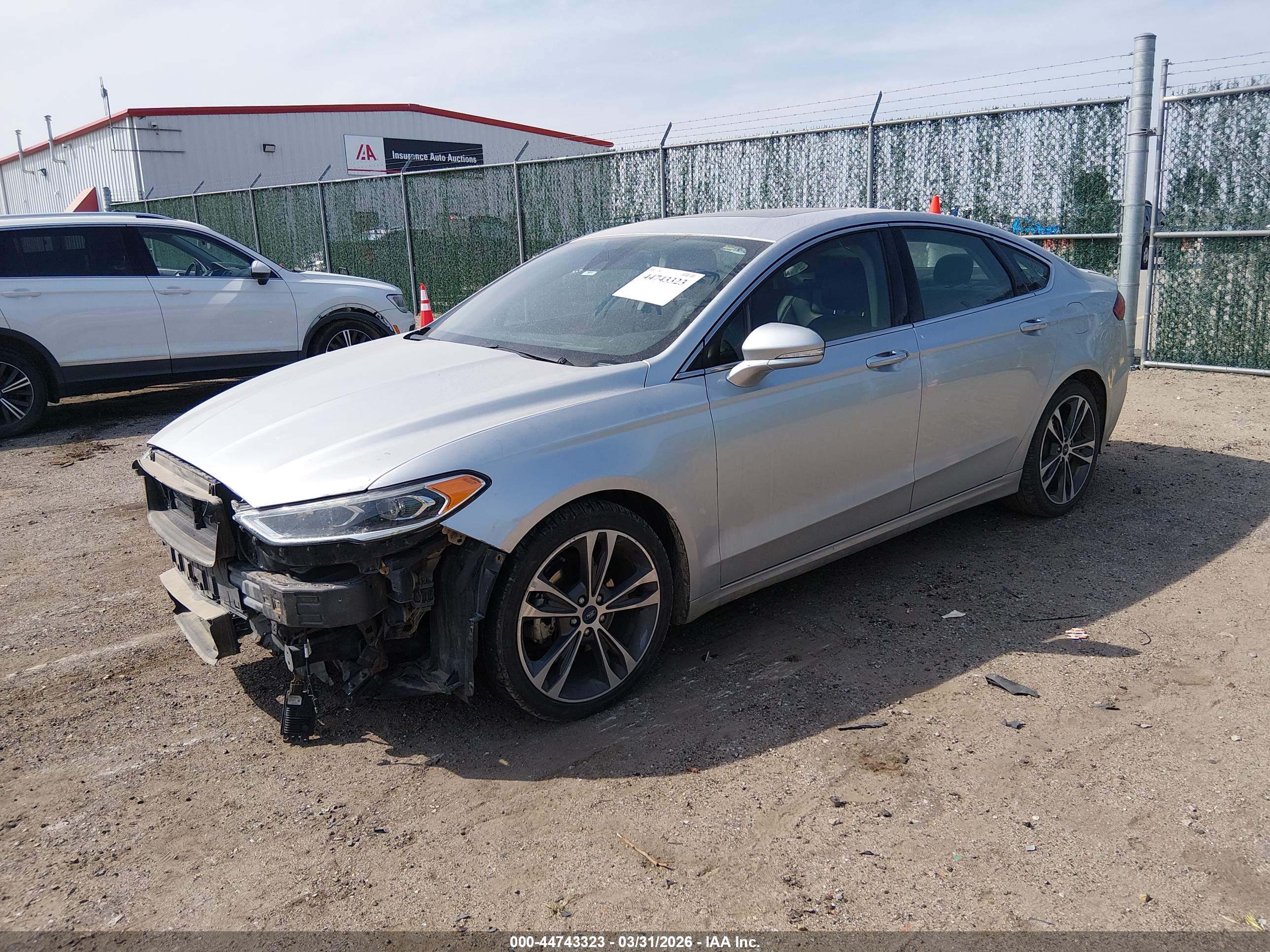 FORD FUSION image 2