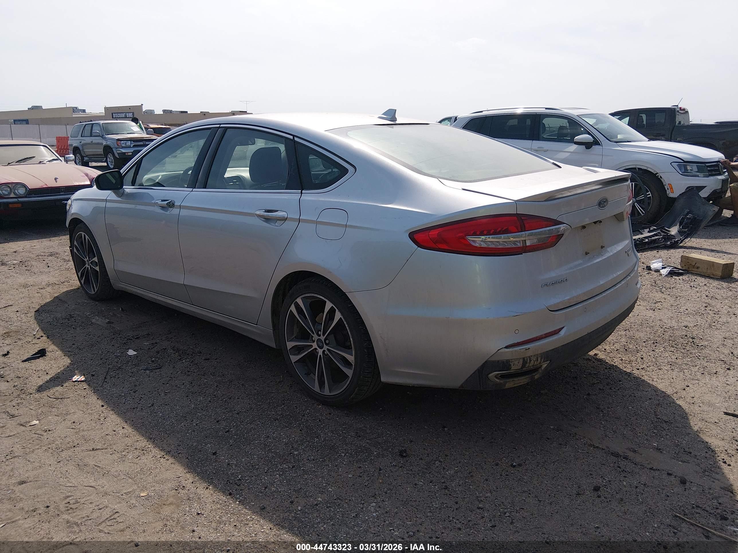 FORD FUSION image 3