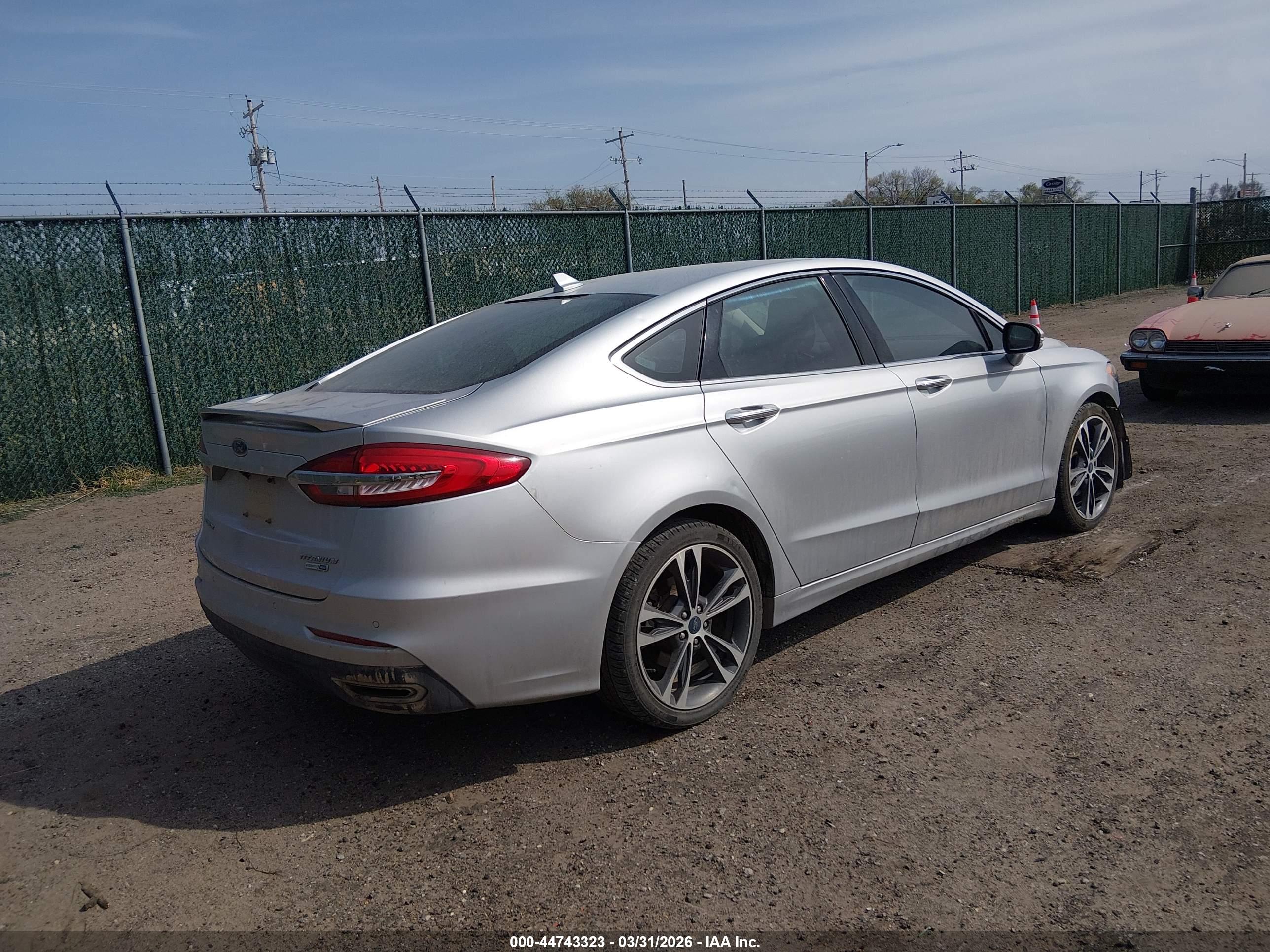 FORD FUSION image 4