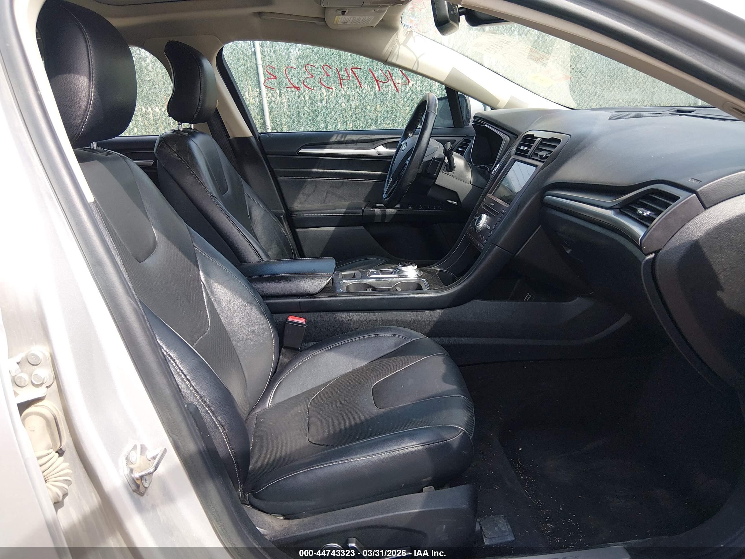 FORD FUSION image 5