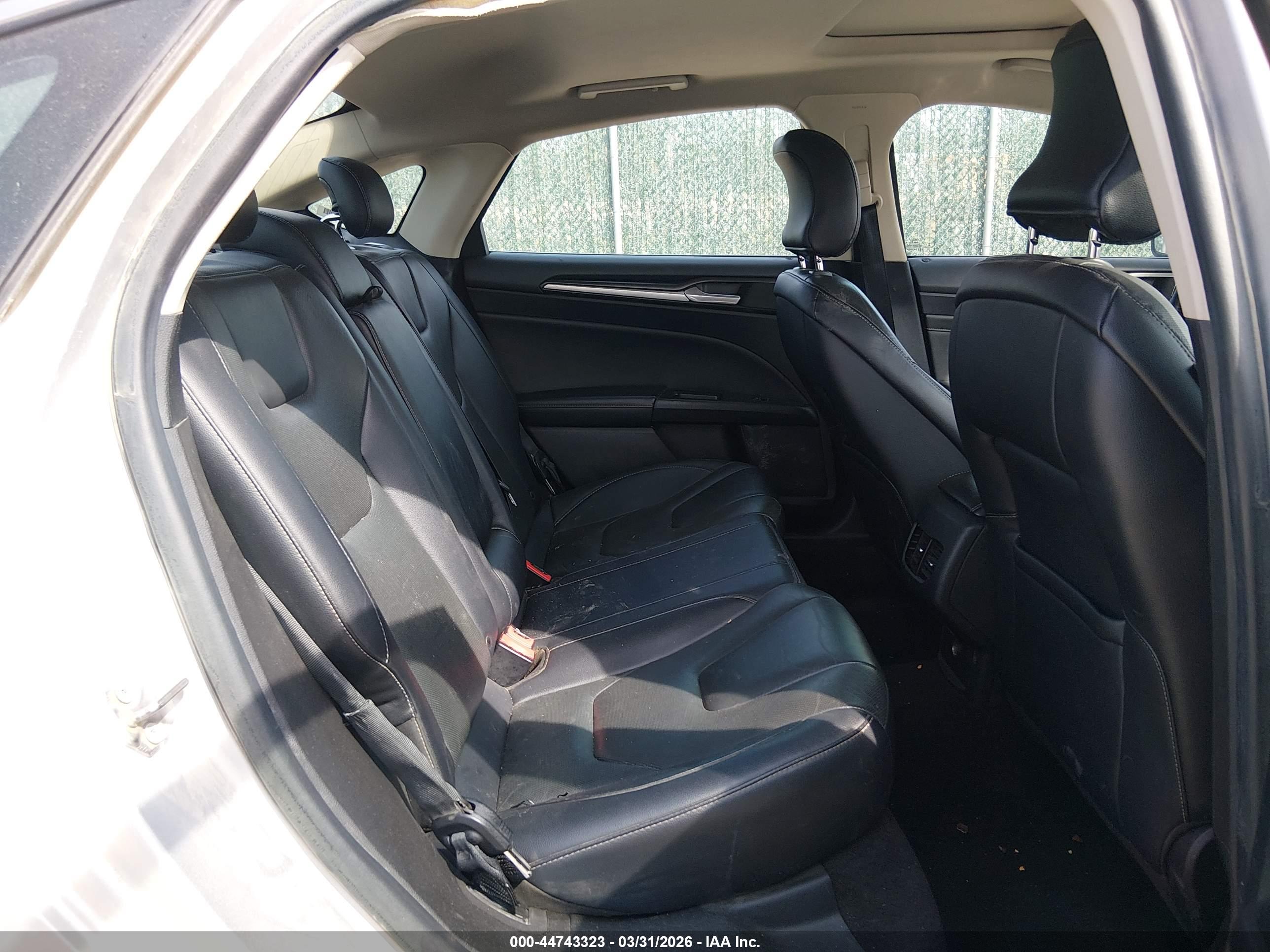 FORD FUSION image 8