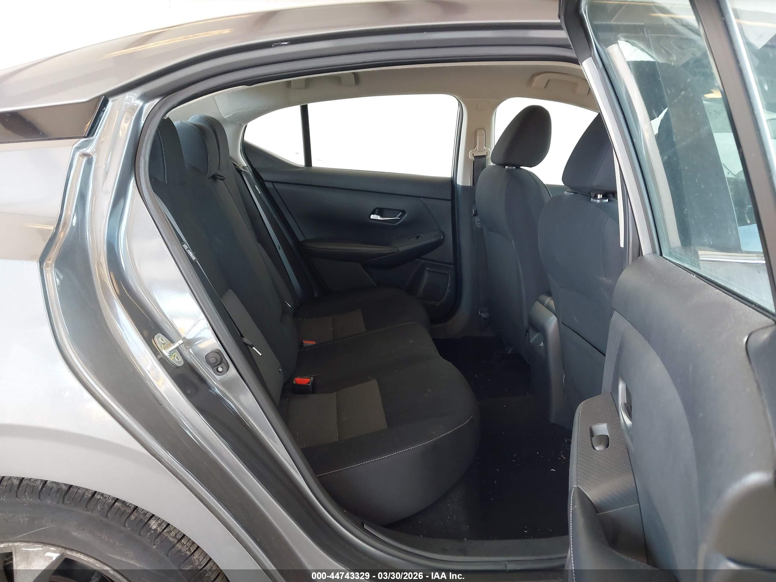 NISSAN SENTRA image 8