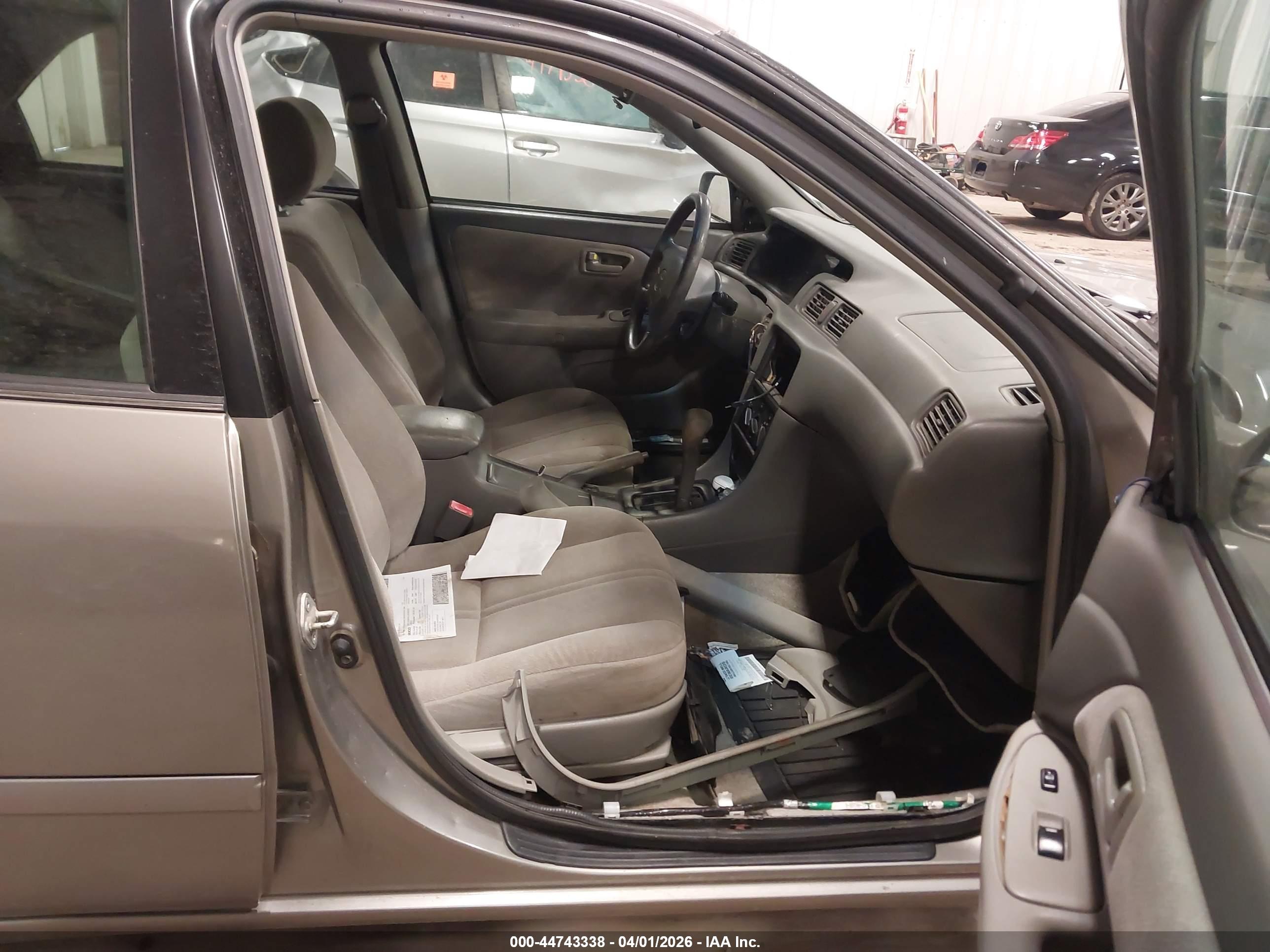 TOYOTA CAMRY image 5
