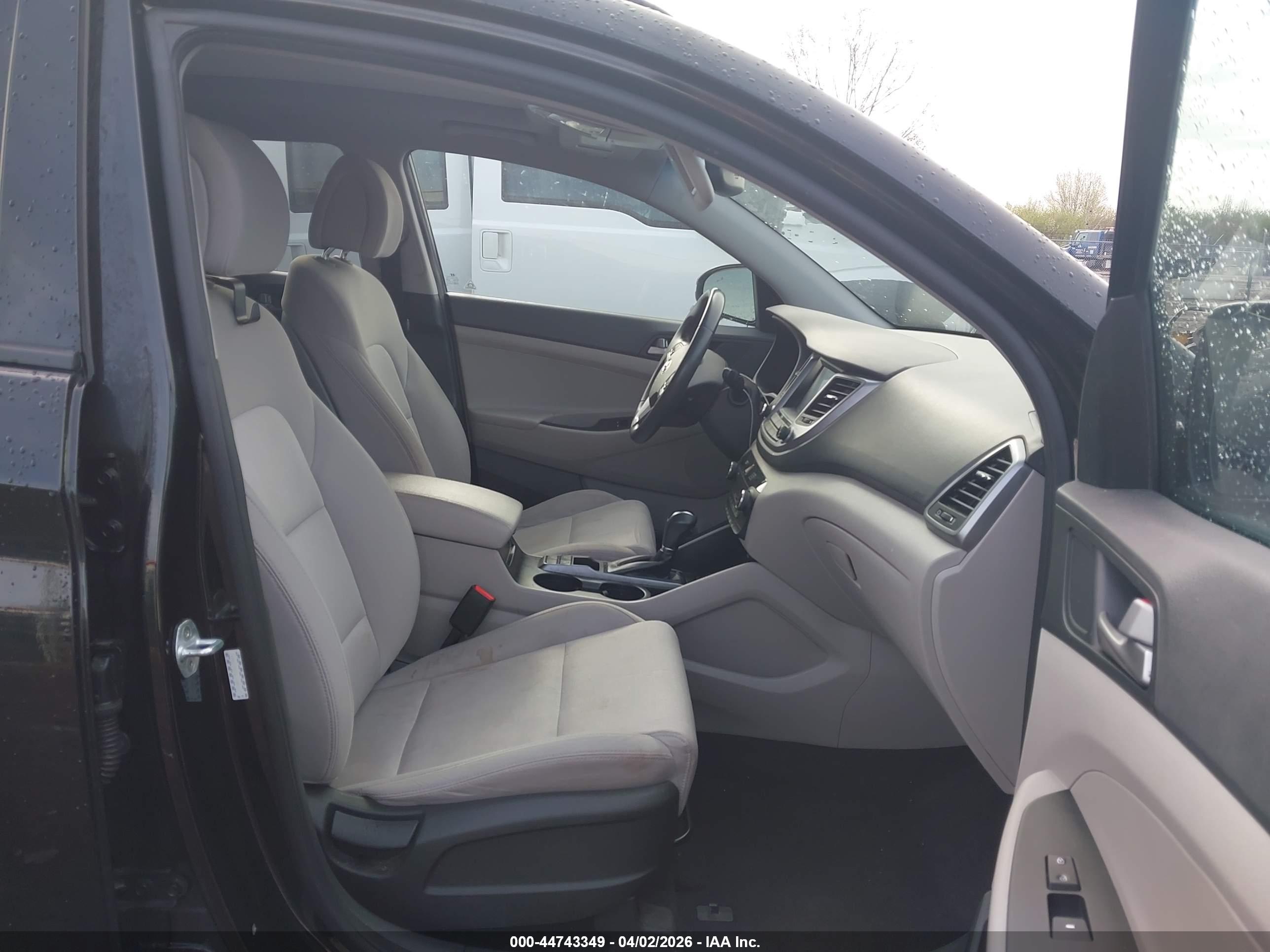 HYUNDAI TUCSON image 5