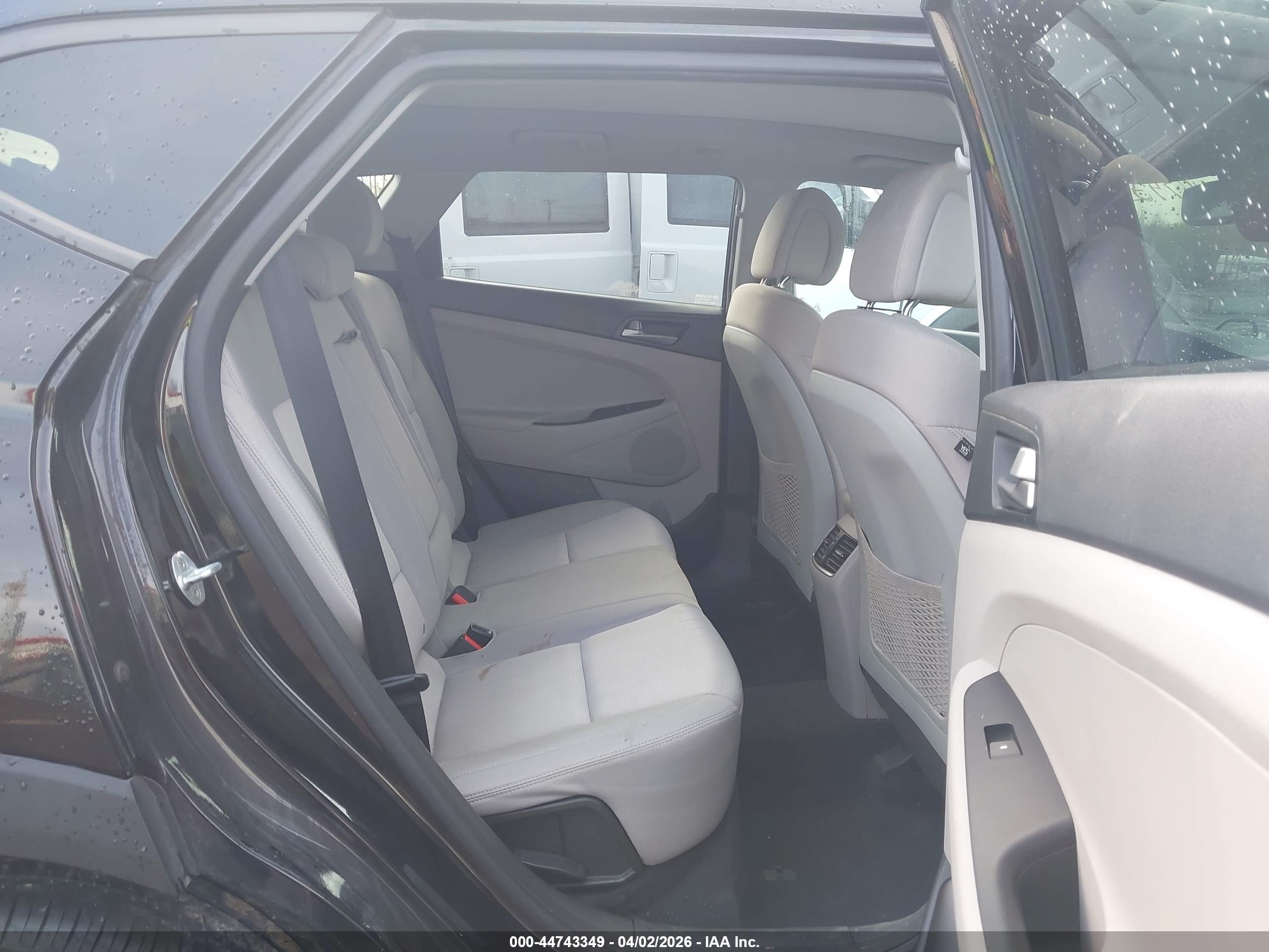 HYUNDAI TUCSON image 8